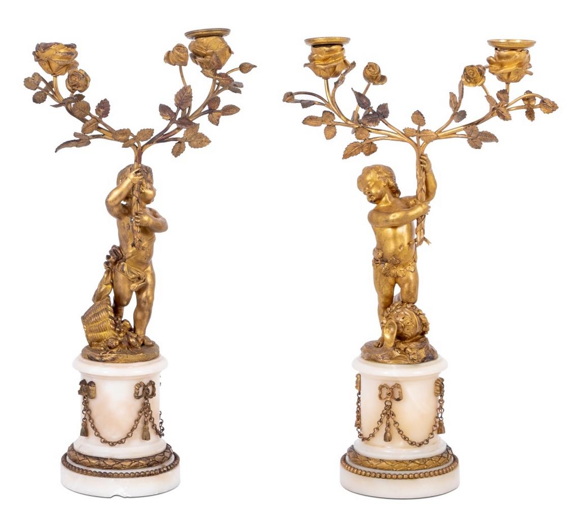 Dorato Coppia di candelabri figurativi in bronzo dorato in stile Luigi XVI in vendita