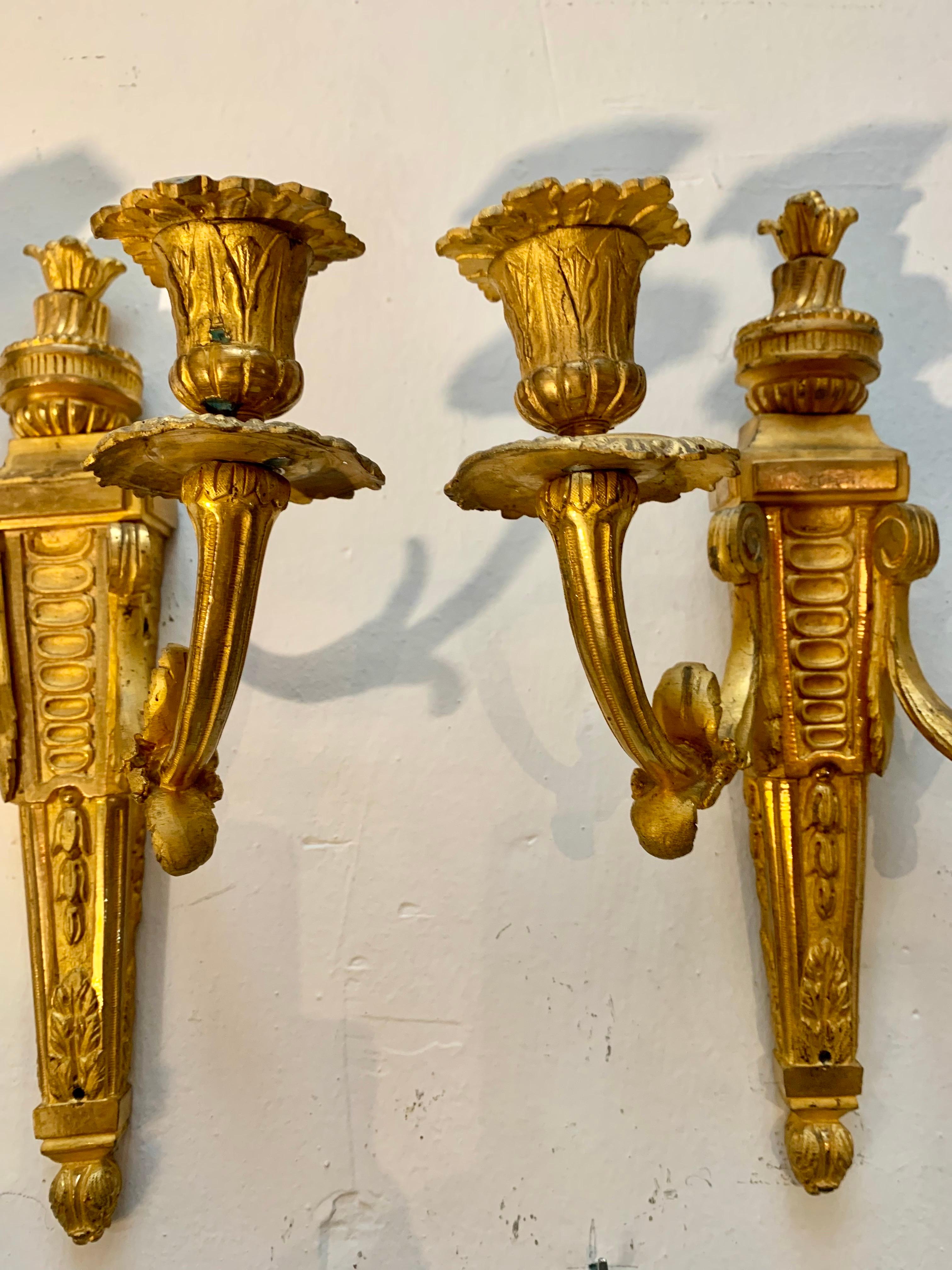 Pair of French Louis XVI style wall sconces from the mid-19th century. Ormolu sconces with all original gold. Each wall light consists of a well-chiseled central column decorated with acanthus leaves and garlands and the top topped by a goblet with