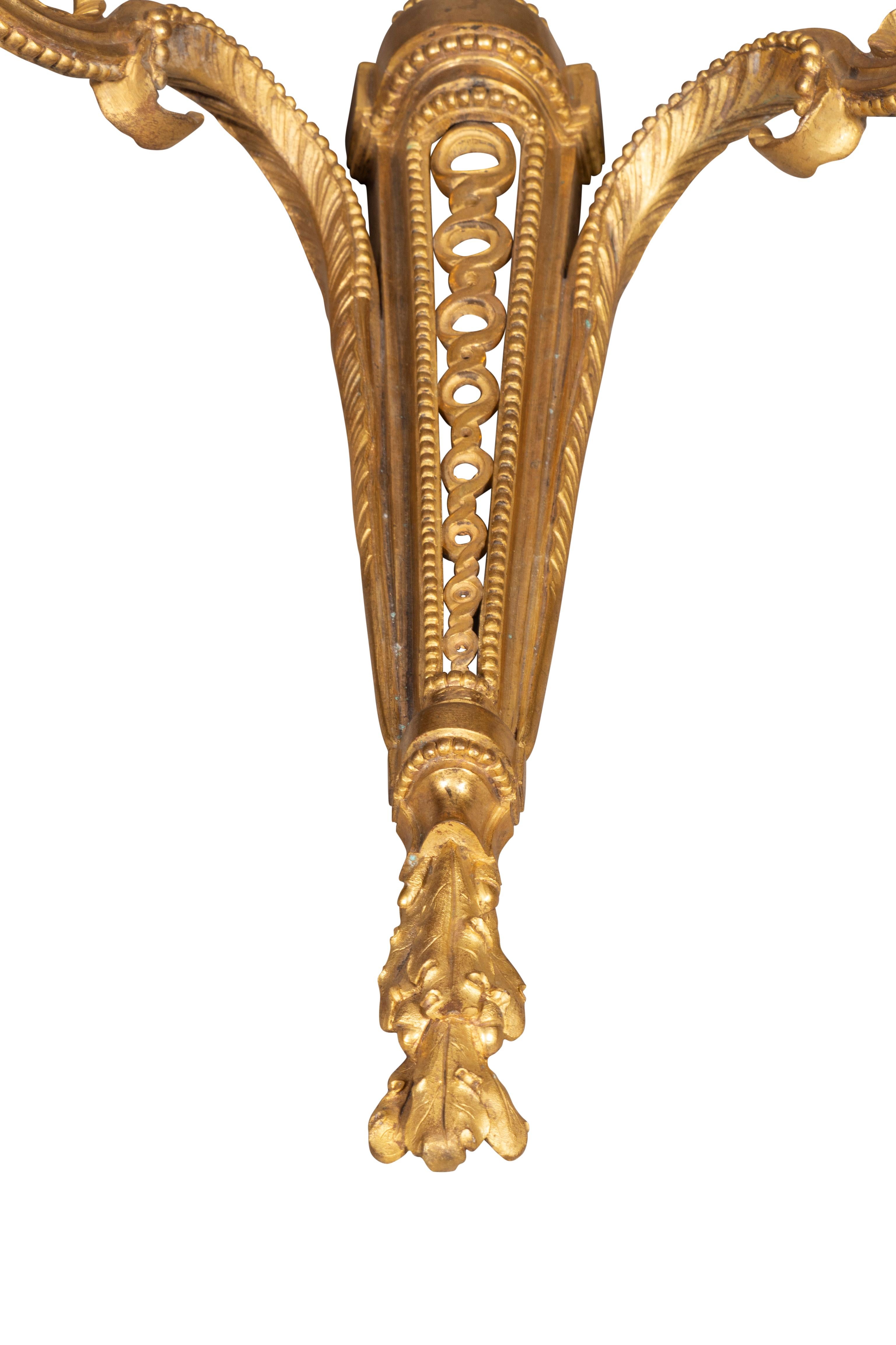 Paar Wandleuchten aus vergoldeter Bronze im Louis-XVI-Stil im Angebot 10