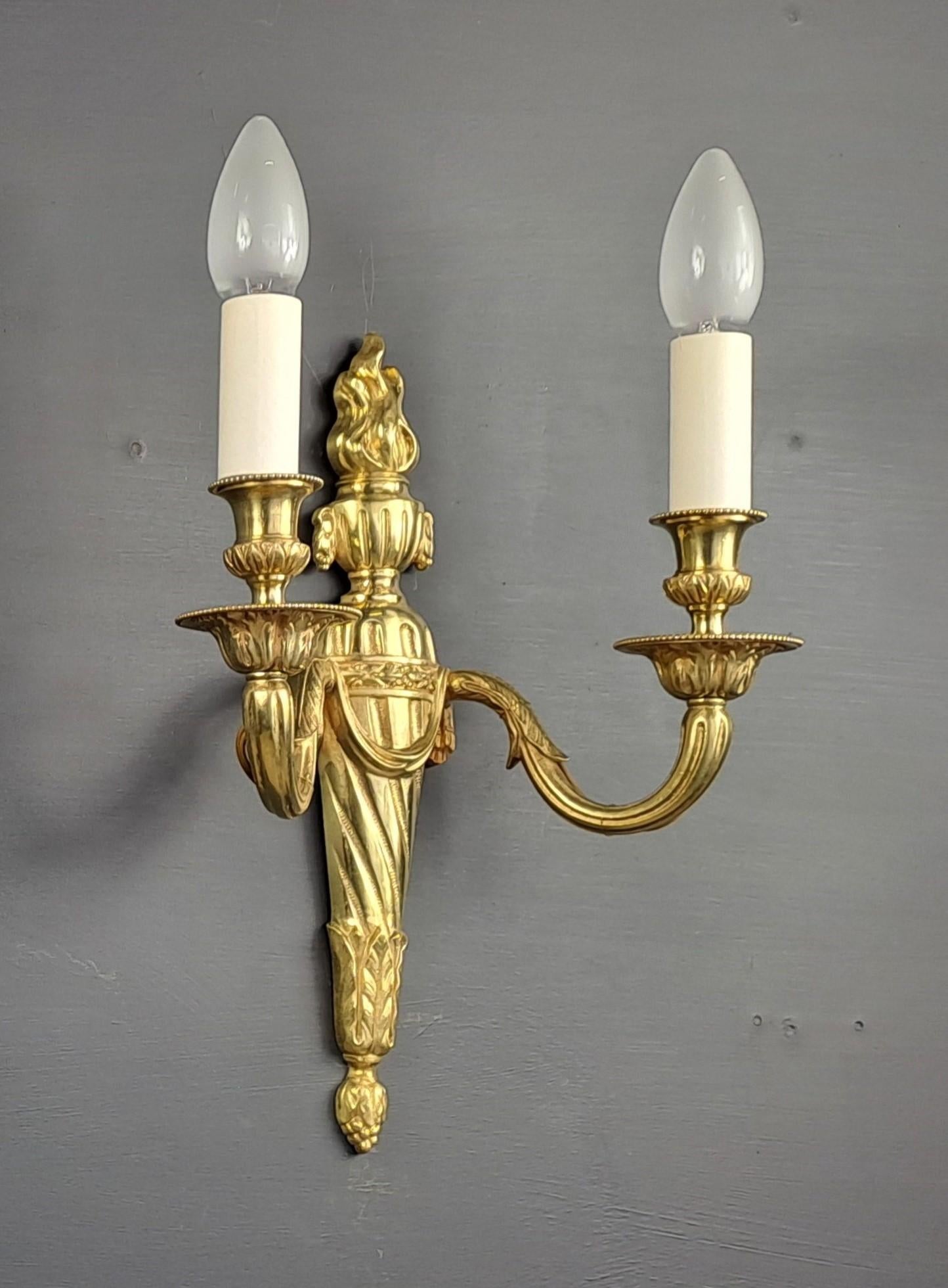 Pareja De Apliques De Bronce Dorado Estilo Luis XVI en Bueno estado para la venta en BARSAC, FR