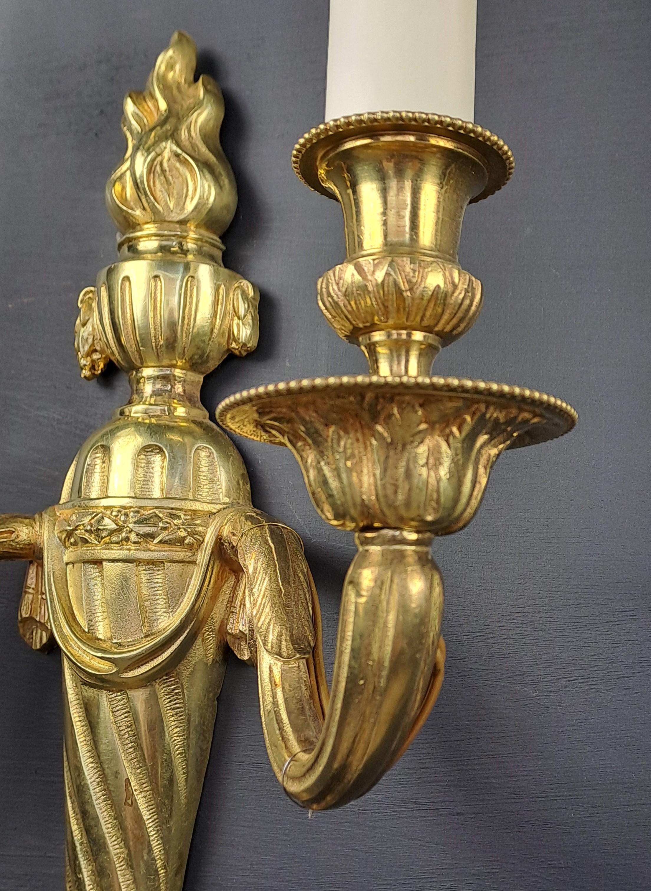 Pareja De Apliques De Bronce Dorado Estilo Luis XVI en venta 3