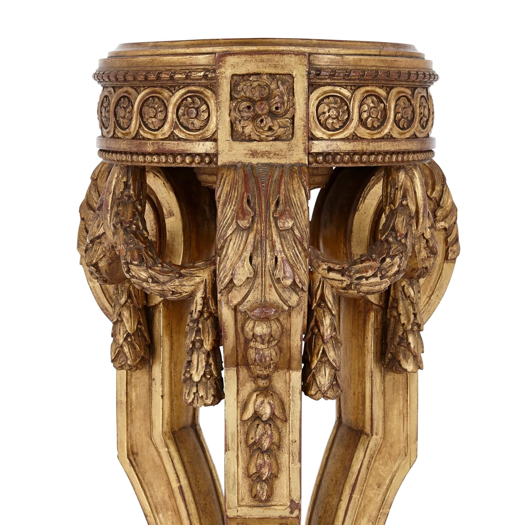 Pareja de pedestales de madera dorada y mármol estilo Luis XVI en Bueno estado para la venta en London, GB
