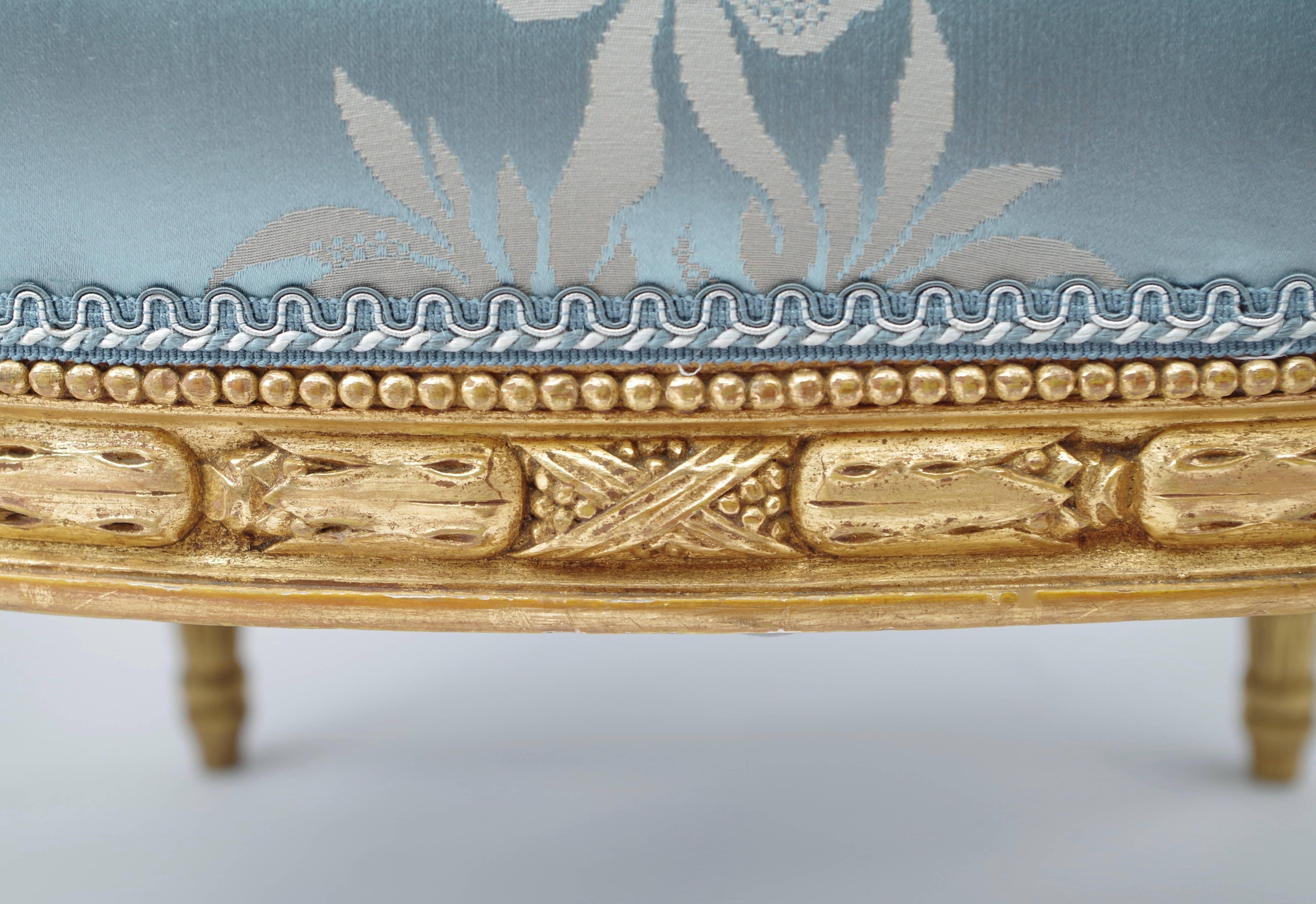 Pair of Louis XVI Style Giltwood Armchairs, Medallion Shape Backrest, circa 1880 In Excellent Condition In Saint-Ouen, FR