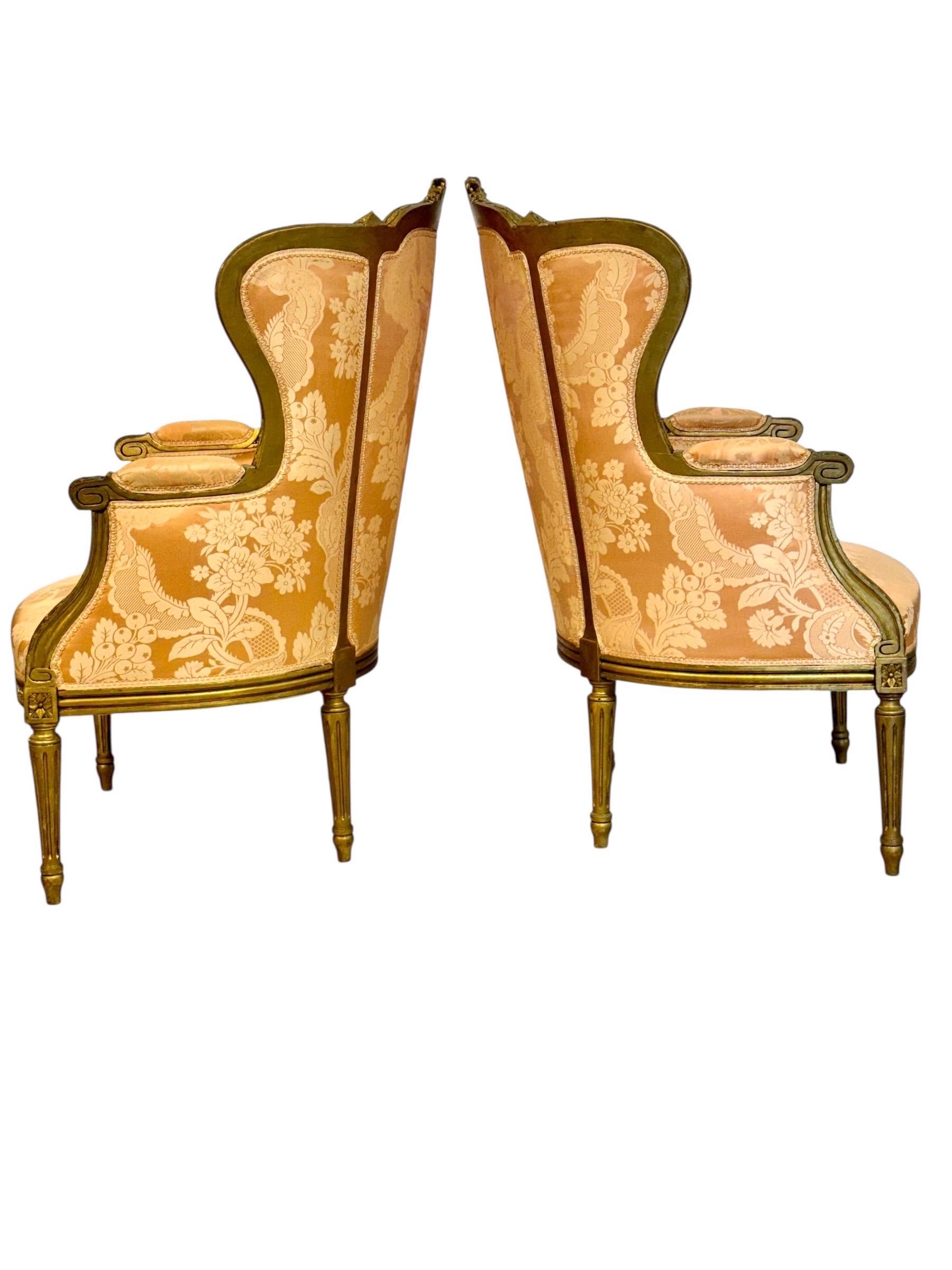 Paar Bergères aus Giltholz im Louis-XVI-Stil, Ende 19. Jahrhundert (Vergoldet) im Angebot