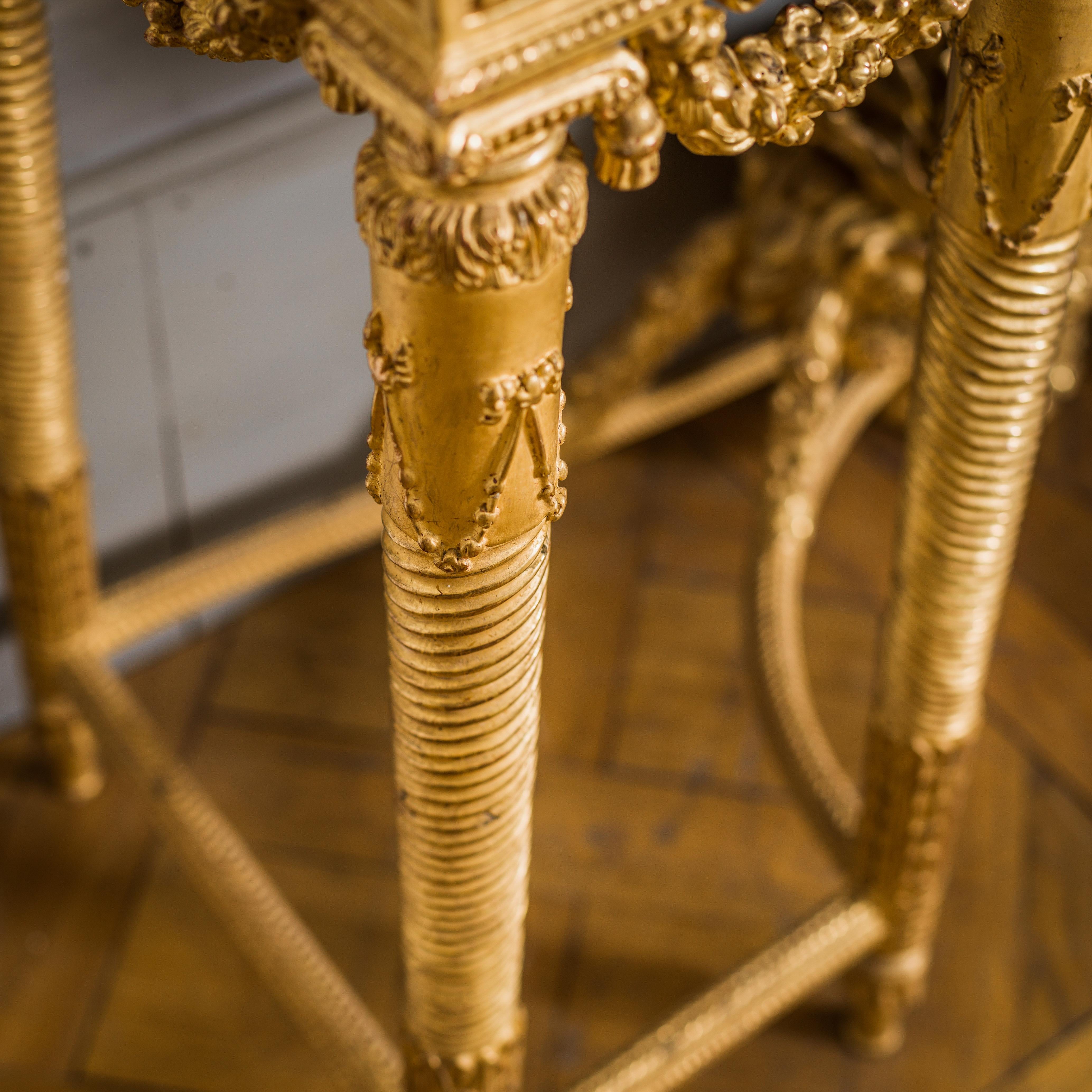 Console en bois doré de style Louis XVI en vente 4