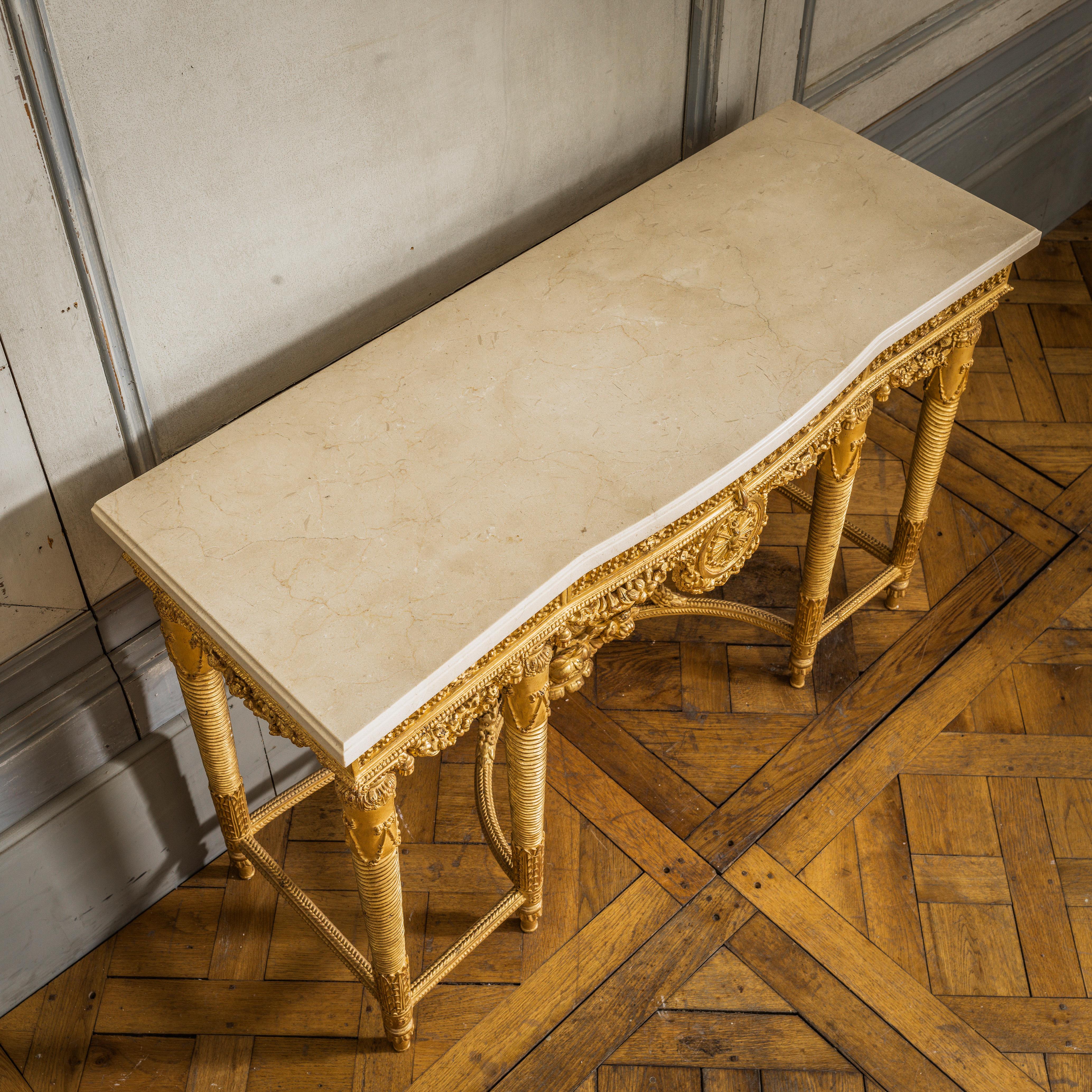 Console en bois doré de style Louis XVI en vente 1