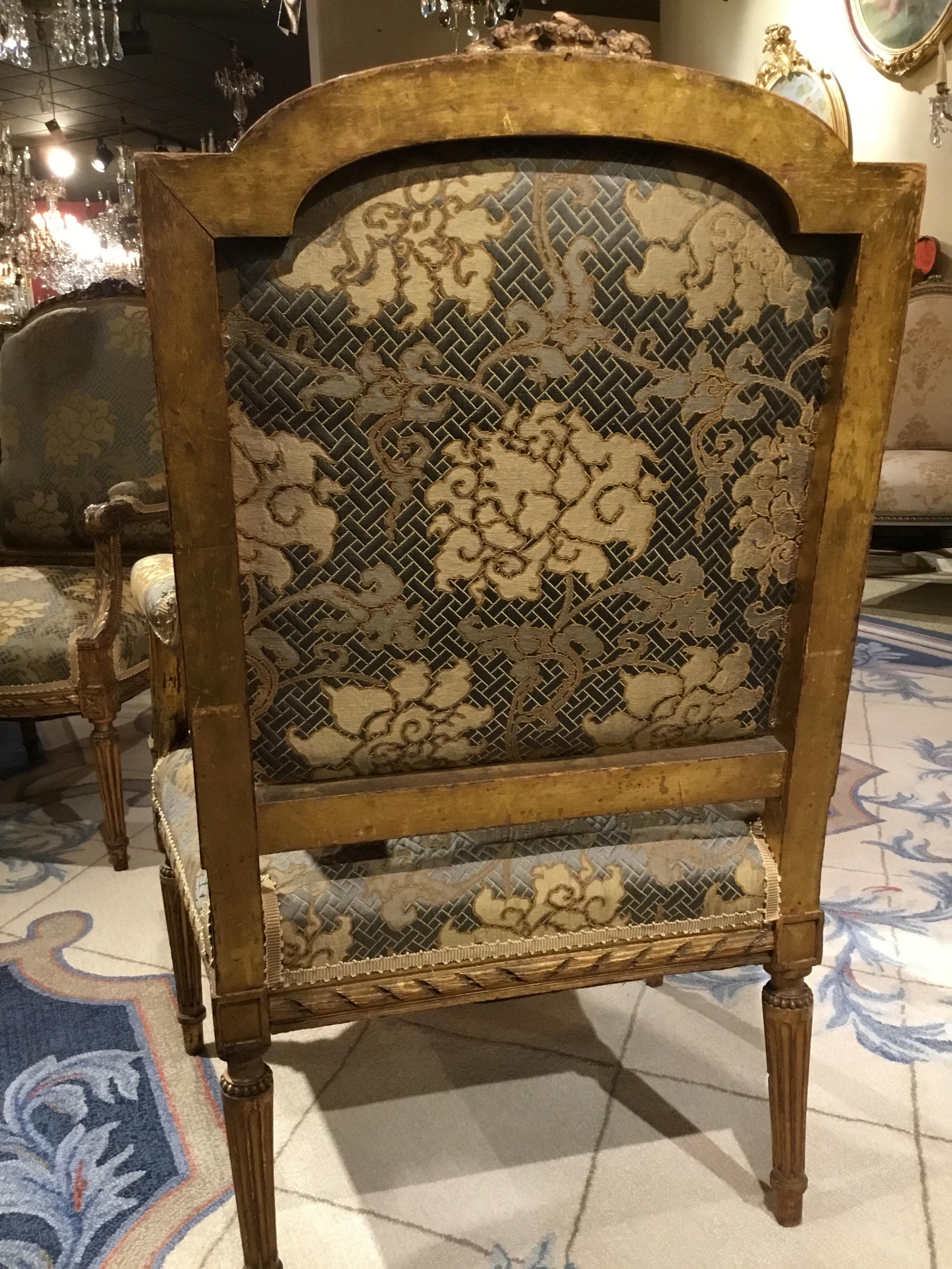 Fin du XIXe siècle Paire de fauteuils en bois doré de style Louis XVI, 19e siècle avec dossier en forme de dôme en vente