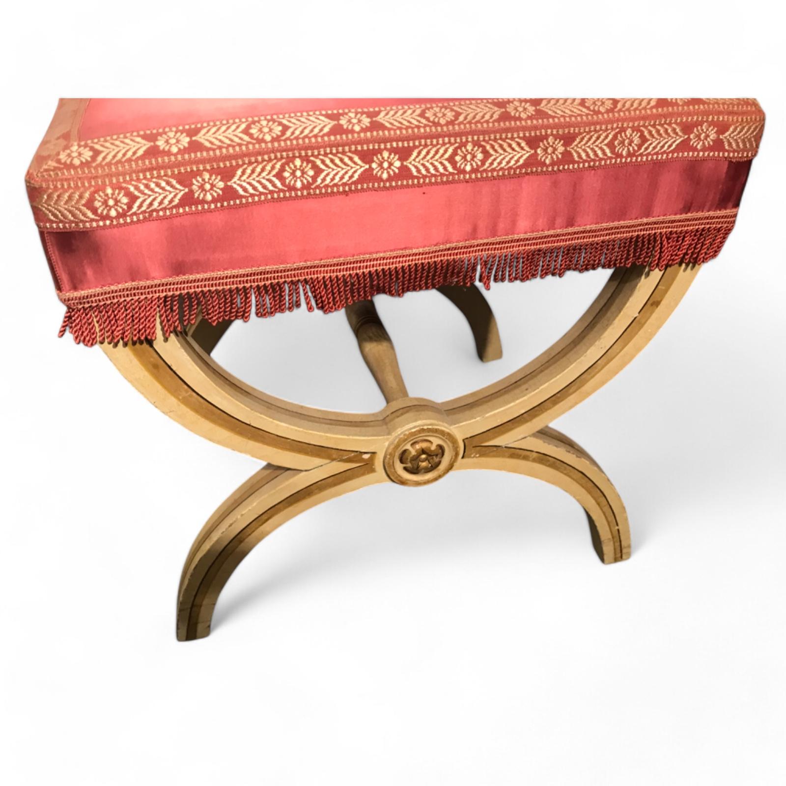 Pareja de taburetes góndola estilo Luis XVI, Francia, principios del siglo XX Madera frutal en venta