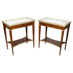 Paar Mahagoni-Tische im Louis-XVI-Stil mit Intarsien aus Messing