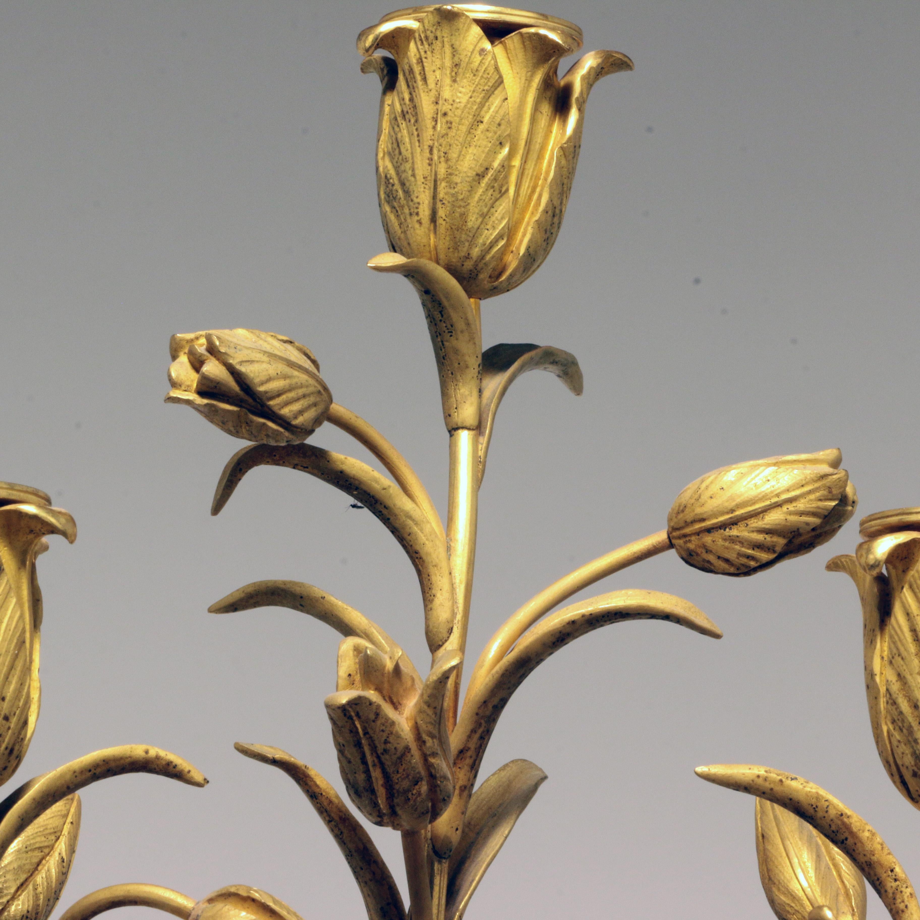 Paar Kandelaber aus Marmor und vergoldeter Bronze im Louis-XVI.-Stil im Zustand „Gut“ im Angebot in Montreal, QC