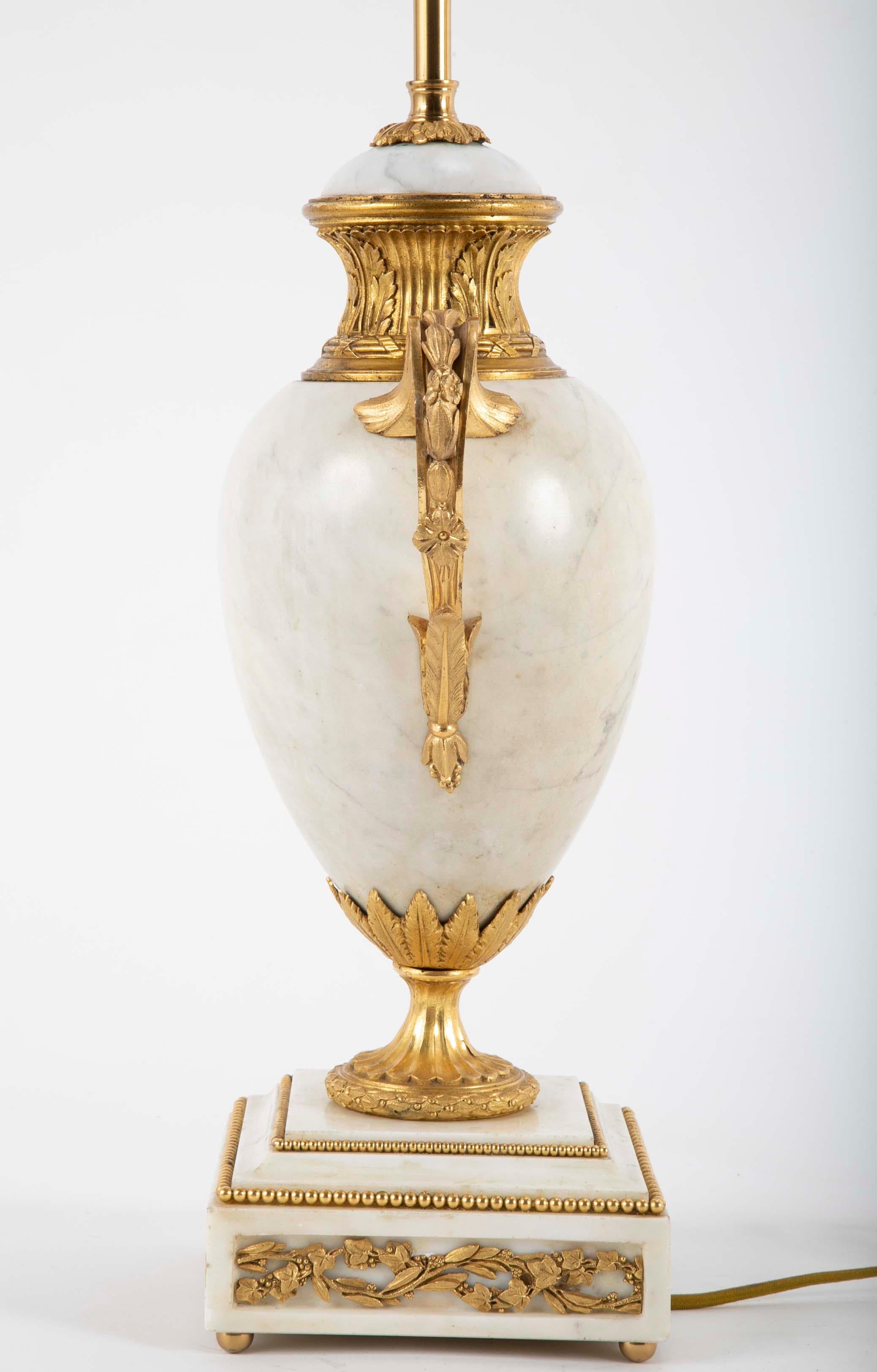 Paar Marmorlampen im Louis-XVI-Stil (19. Jahrhundert) im Angebot