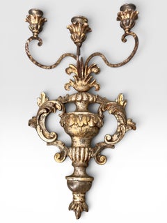 Coppia di applique italiane in stile Luigi XVI della metà del secolo, intagliate a mano.