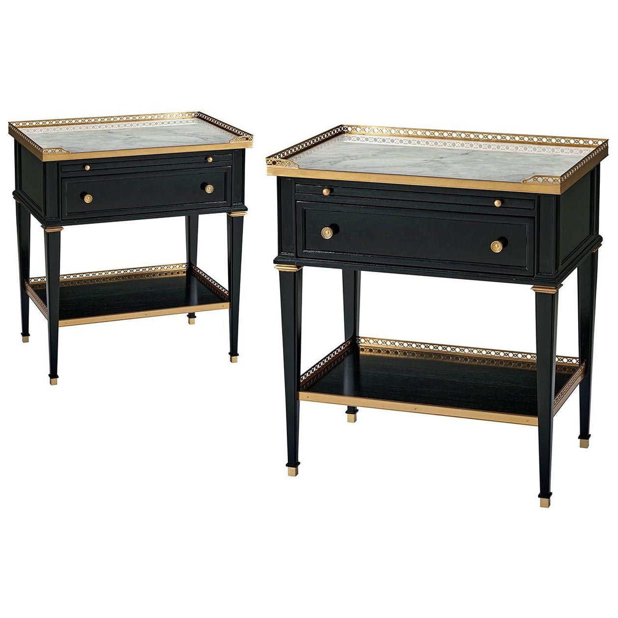 Paire de tables de nuit de style Louis XVI