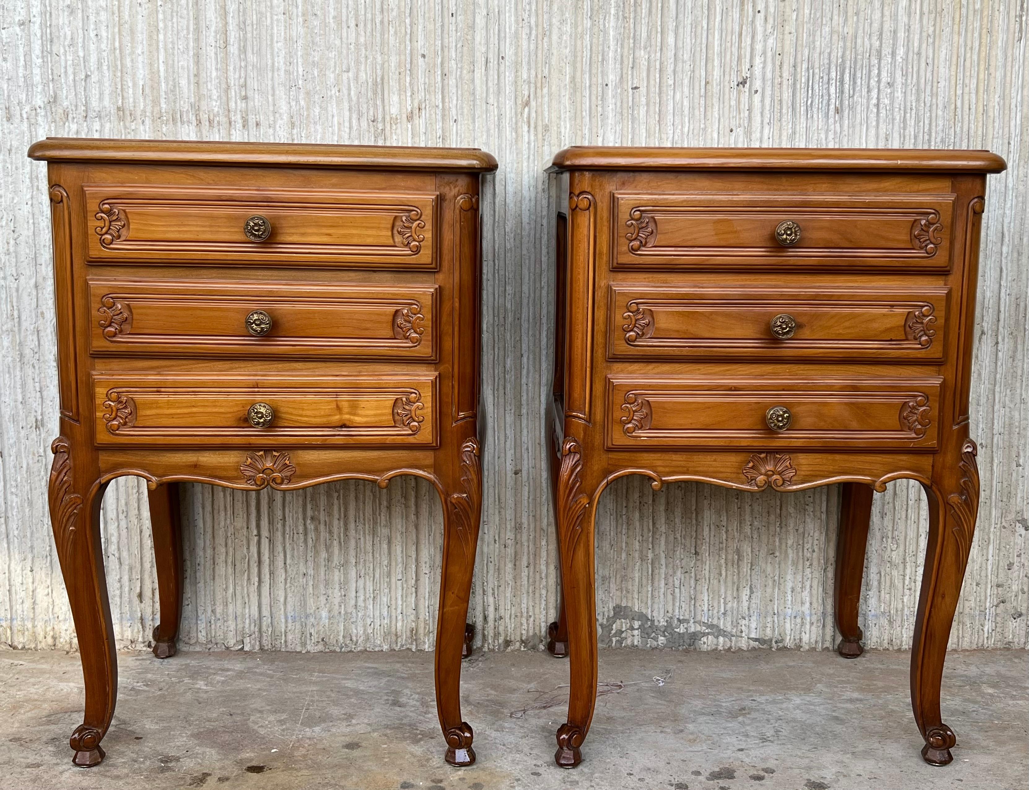Antique Country French nightstands are the ideal combination of size, form and function, making it perfect for a bedside companion, a little storage in the office, or in the family room for magazines, remotes, and a lamp! Hand-crafted from solid