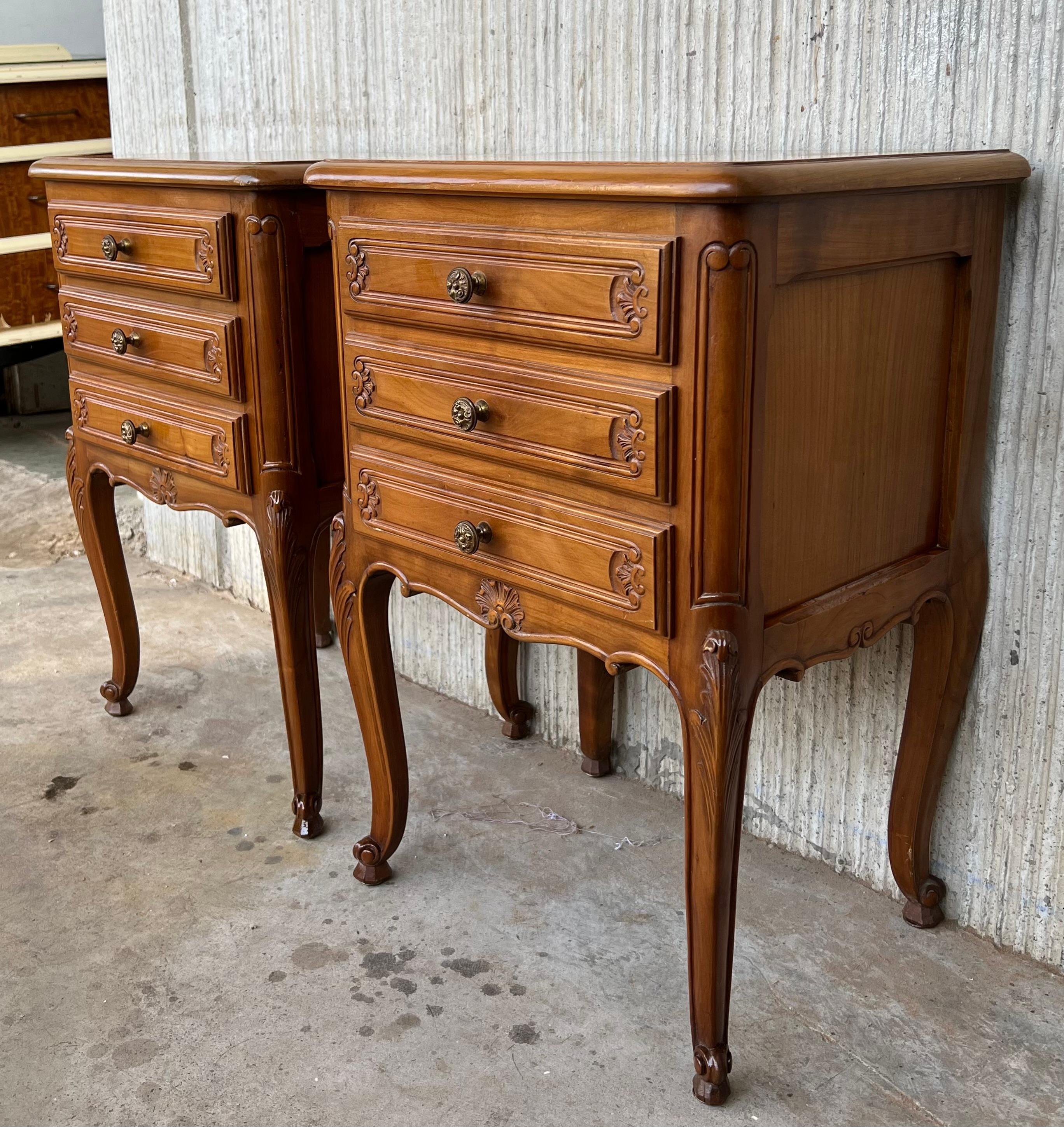 20th Century Pair of Louis XVI Style Nightstands with Three Drawers and Cabriole Legs For Sale