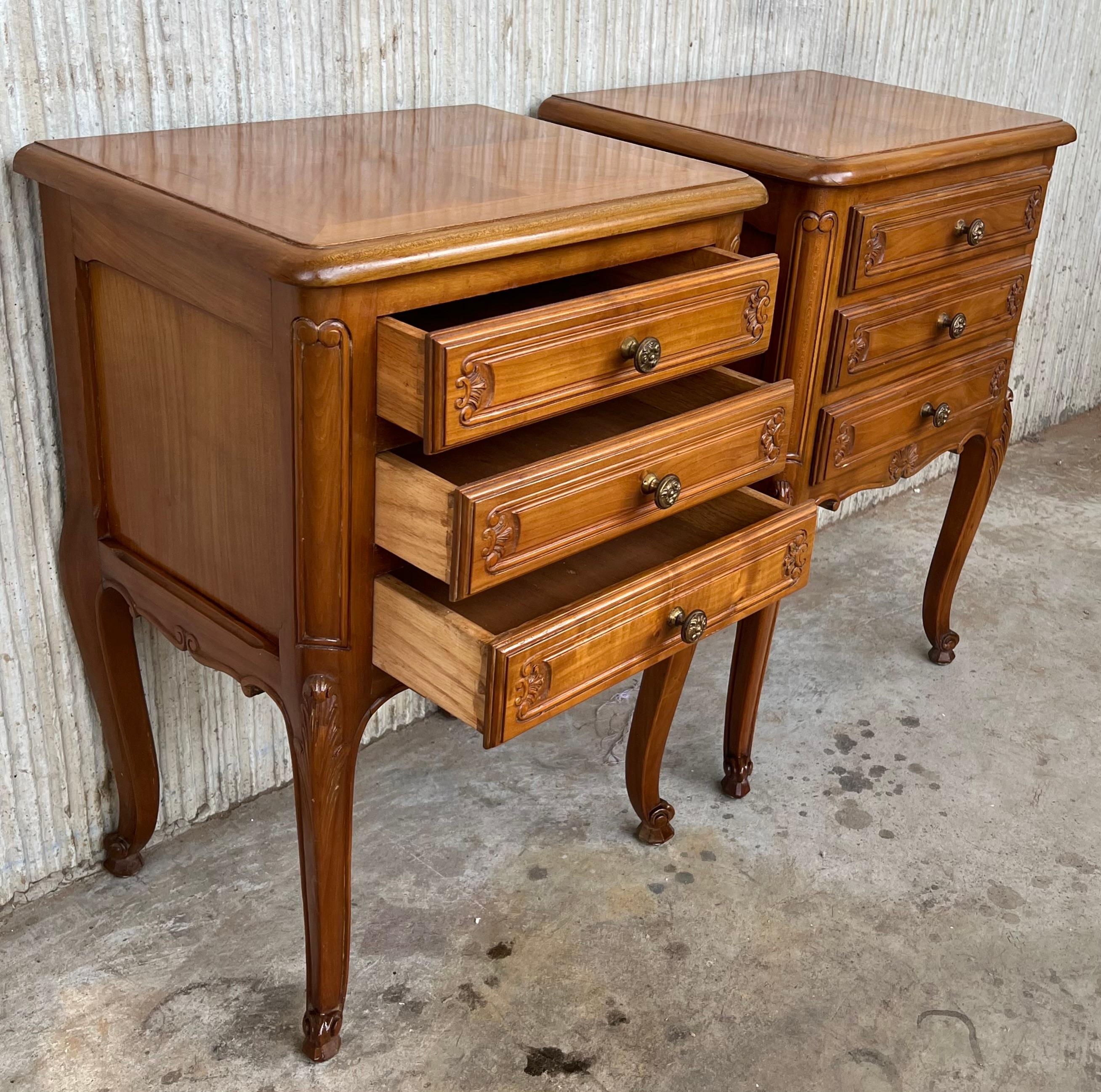 Walnut Pair of Louis XVI Style Nightstands with Three Drawers and Cabriole Legs For Sale