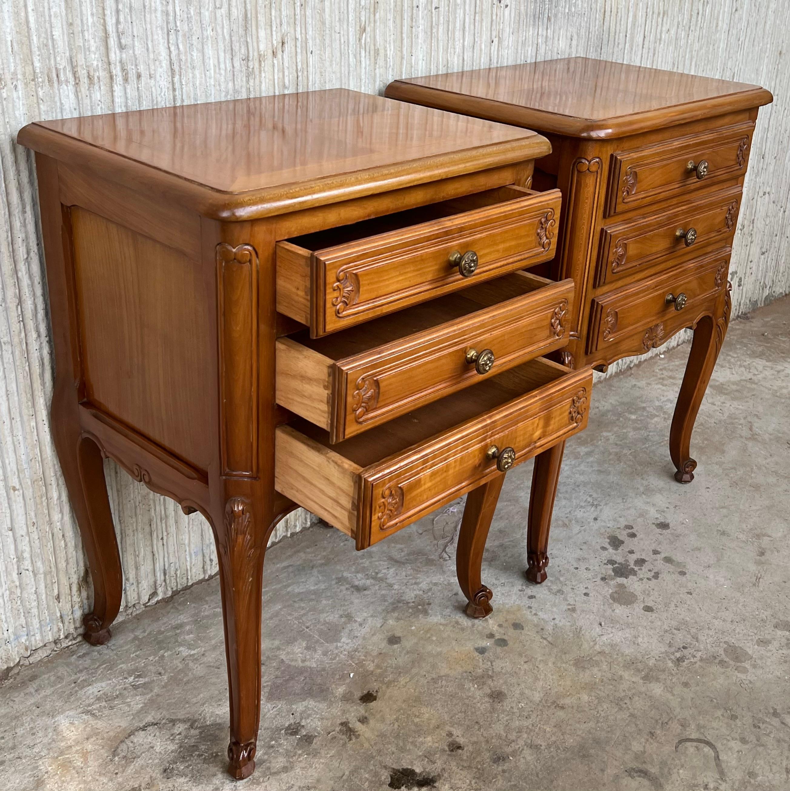 Pair of Louis XVI Style Nightstands with Three Drawers and Cabriole Legs For Sale 1