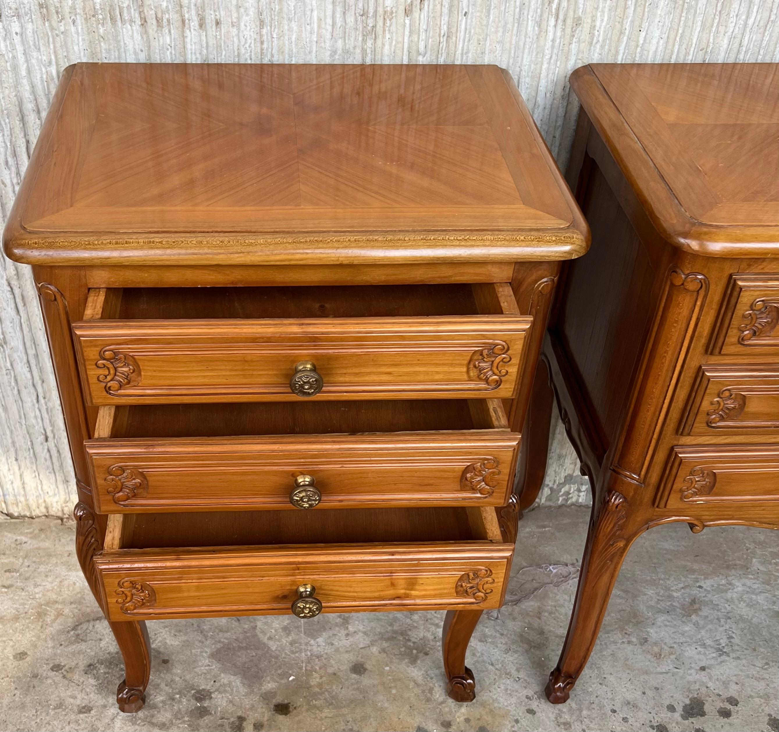 Pair of Louis XVI Style Nightstands with Three Drawers and Cabriole Legs For Sale 2