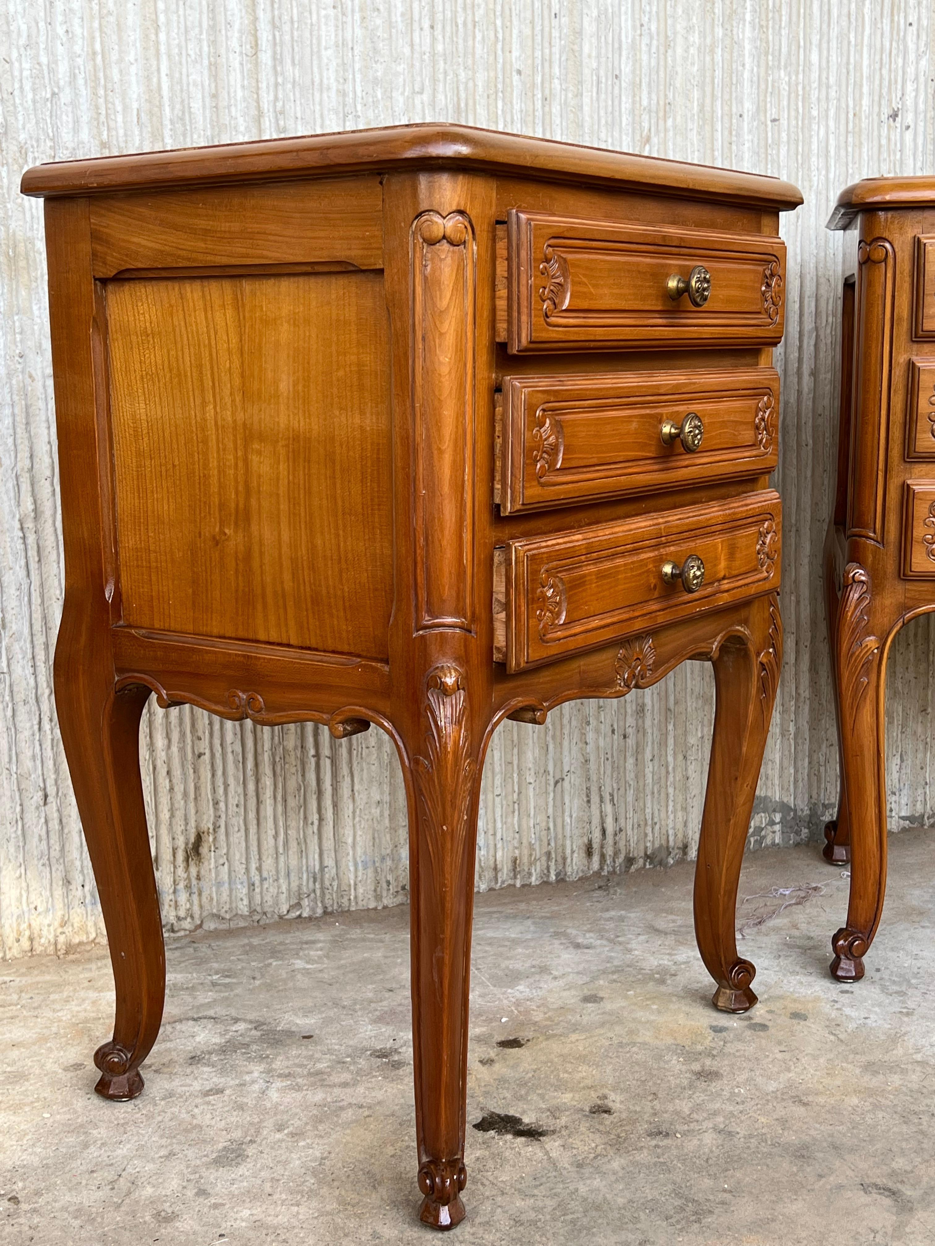 Pair of Louis XVI Style Nightstands with Three Drawers and Cabriole Legs For Sale 3