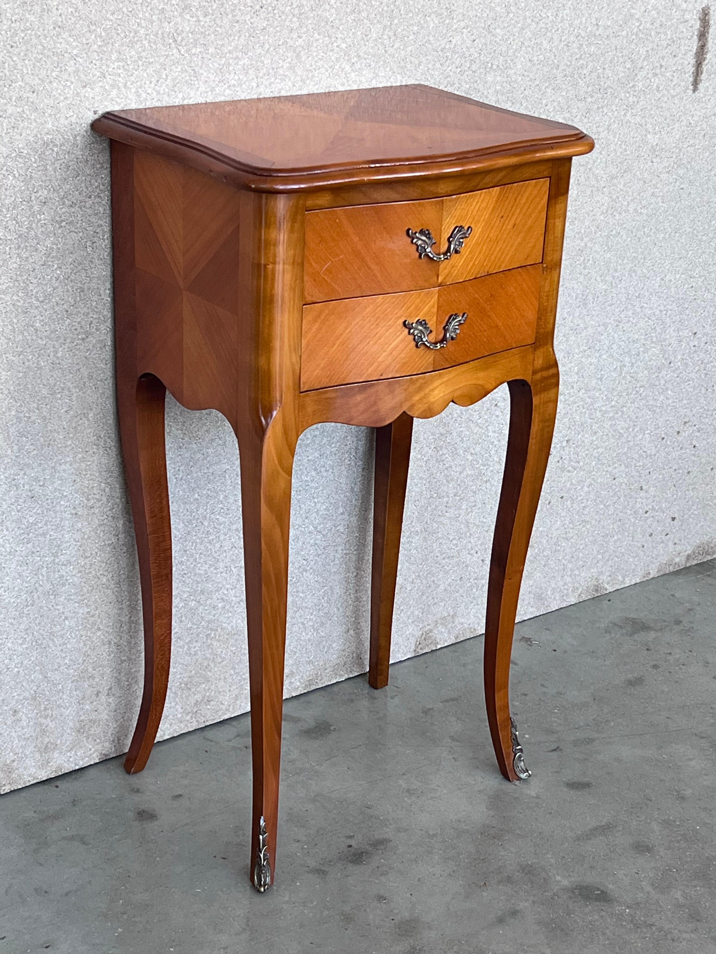Pair of Louis XVI Style Nightstands with Two Drawers and Cabriole Legs In Good Condition For Sale In Miami, FL