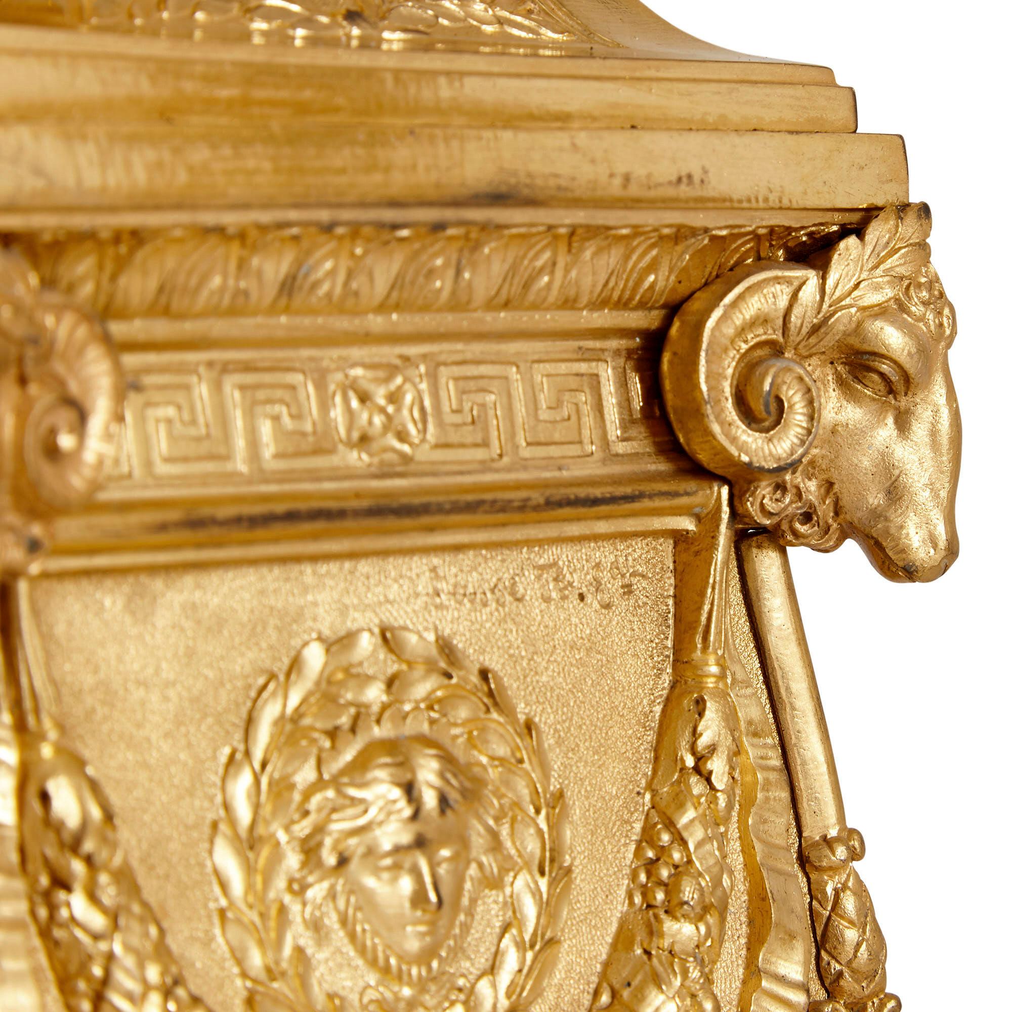 Paar Goldbronze-Kandelaber im Louis-XVI.-Stil von Susse Frères (20. Jahrhundert) im Angebot