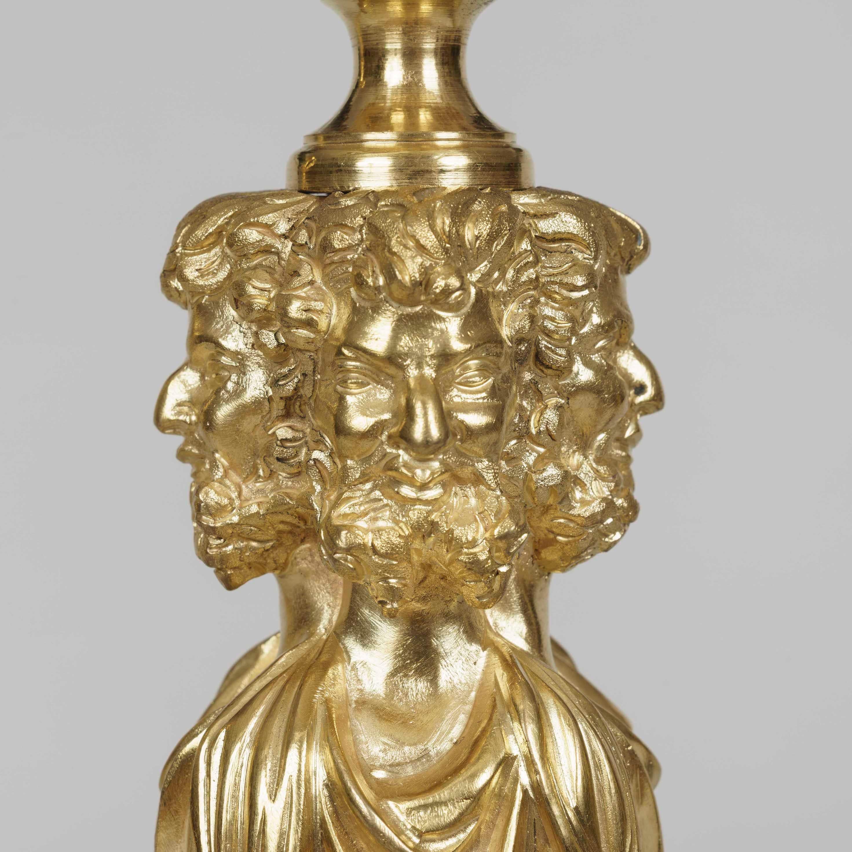 Seltenes Paar Ormolu-Leuchter im Stil Ludwigs XVI. nach Art von Gouthière (Louis XVI.) im Angebot