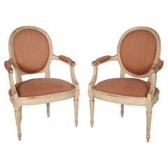 Paire de fauteuils peints de style Louis XVI