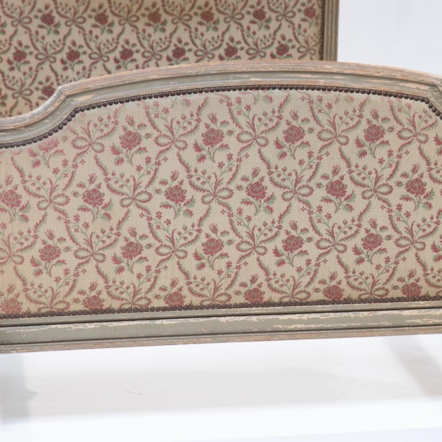 Pair of Louis XVI Style Painted Beds (Louis XVI.)