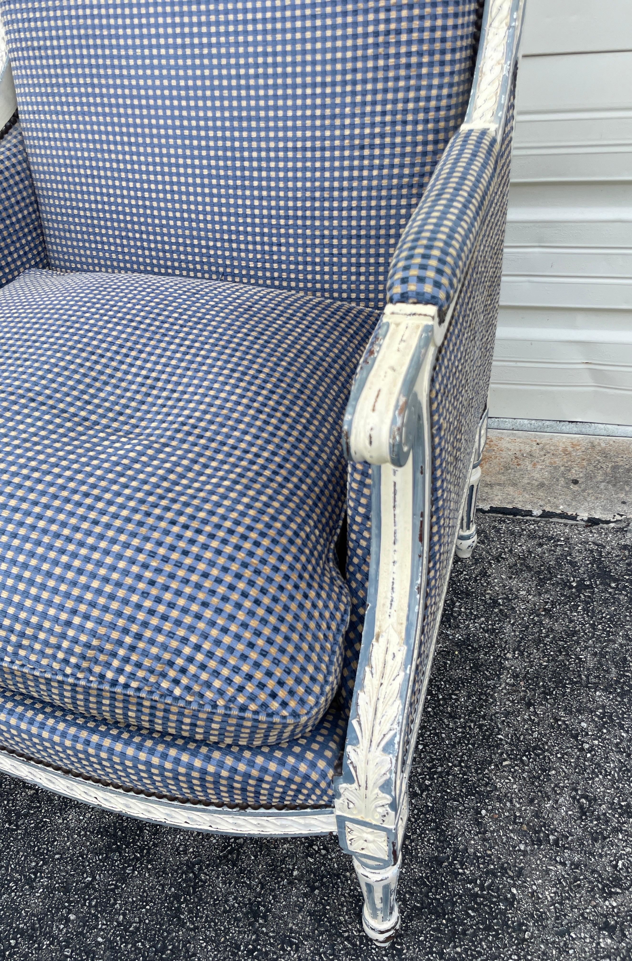 Paar bemalte Stühle im Stil Louis XVI aus Bergere (20. Jahrhundert) im Angebot
