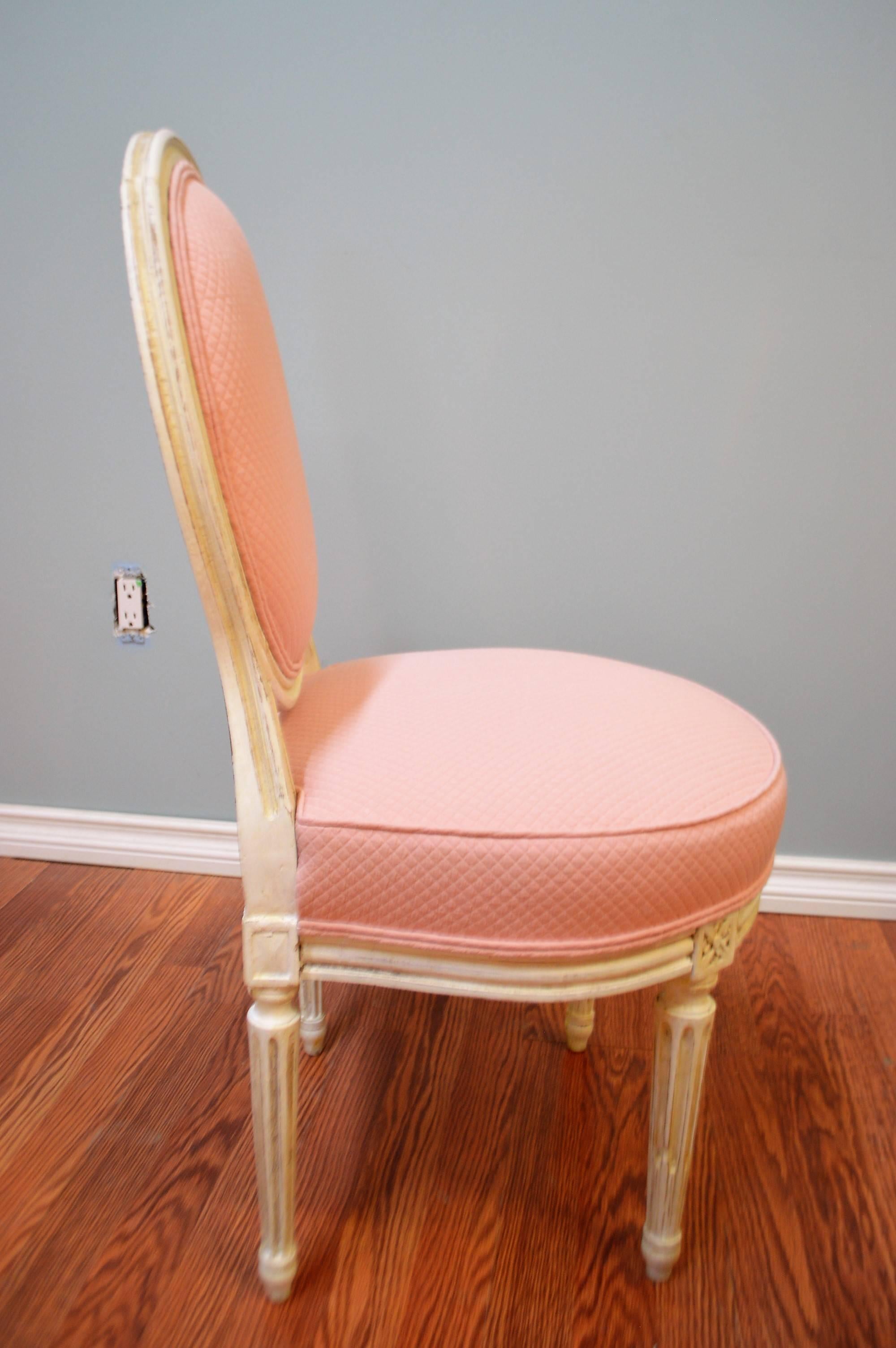 Pair of Louis XVI Style Painted Boudoir Chairs Newly Upholsted in a Pink Fabric In Excellent Condition For Sale In Oakville, ON