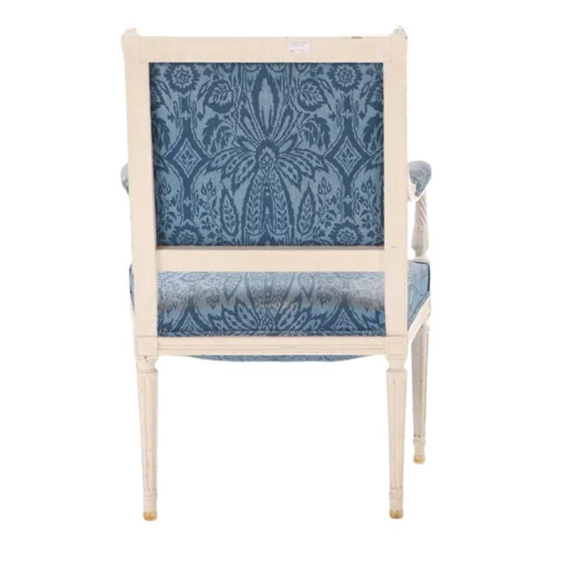 Pareja de Sillas de Comedor Pintadas Estilo Luis XVI Con Tela Azul Pintado a mano en venta