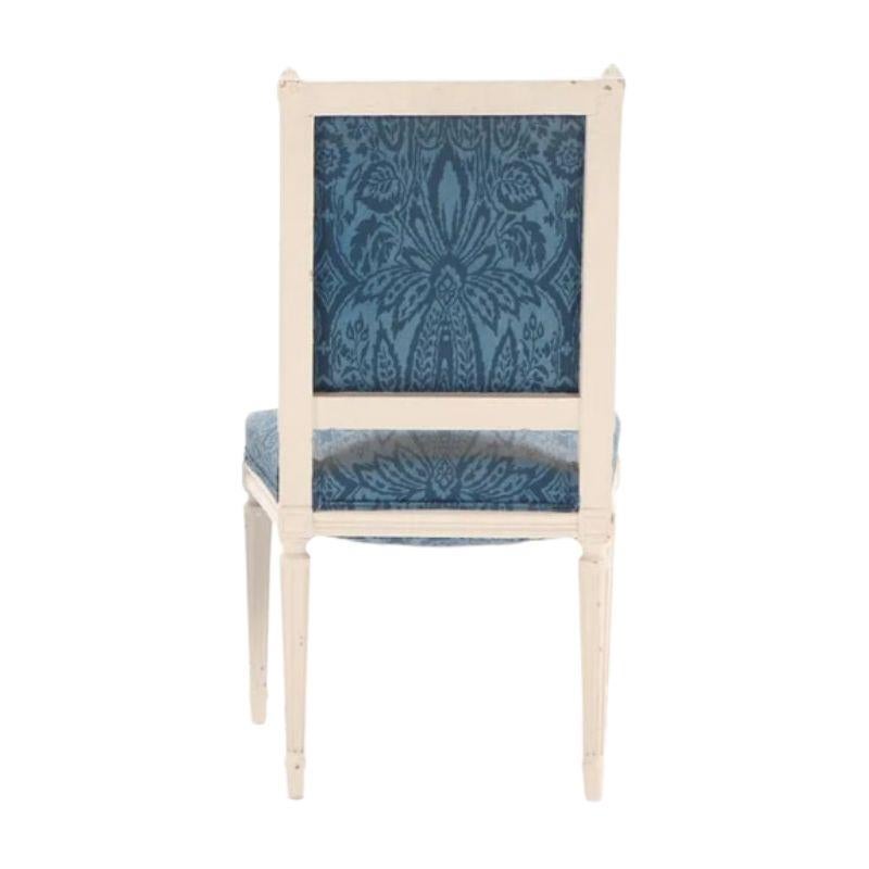 20ième siècle Paire de chaises d'appoint peintes de style Louis XVI en vente