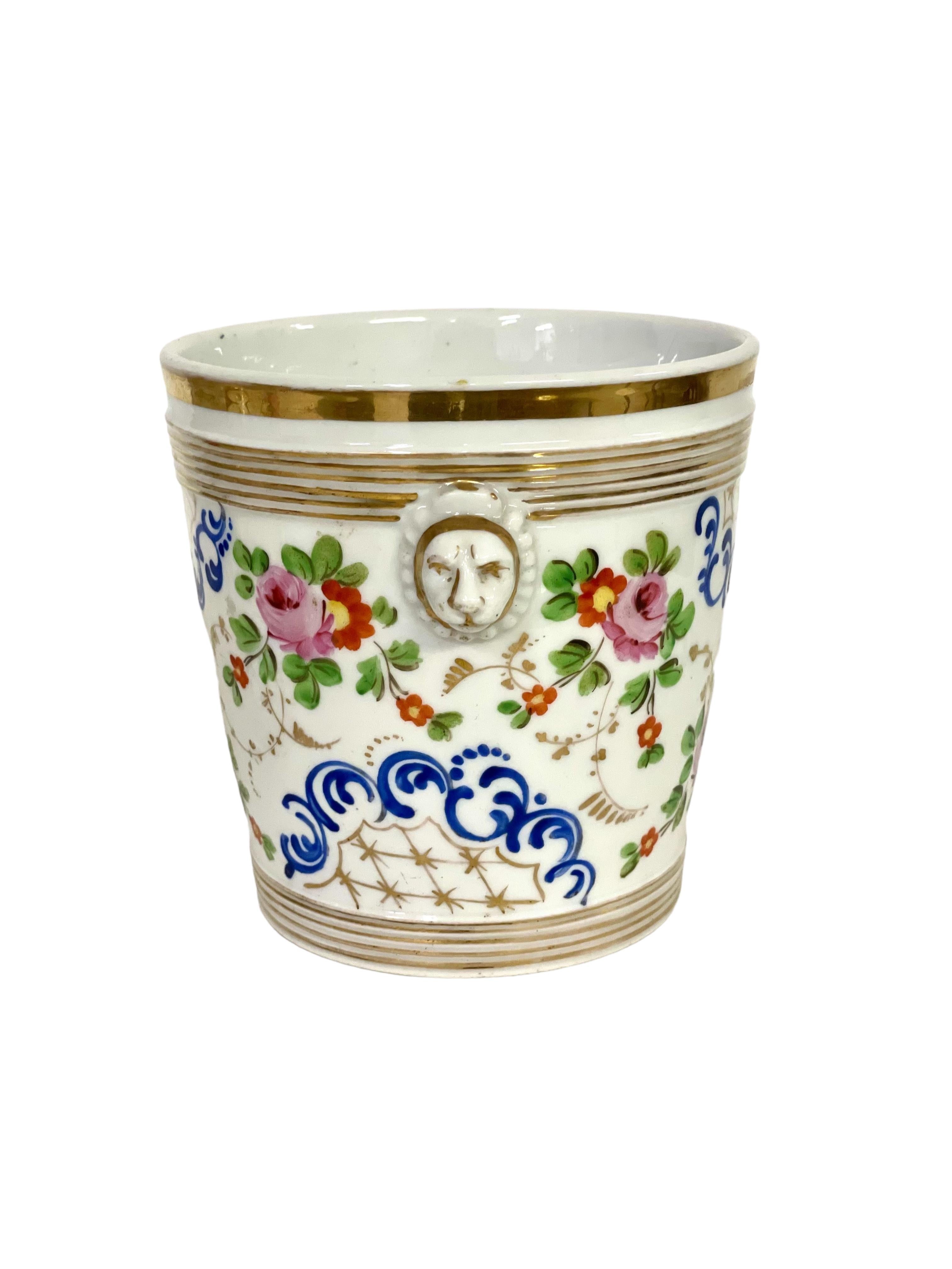 Porcellana Coppia di cachepot in porcellana Luigi XVI Parigi del XIX secolo in vendita