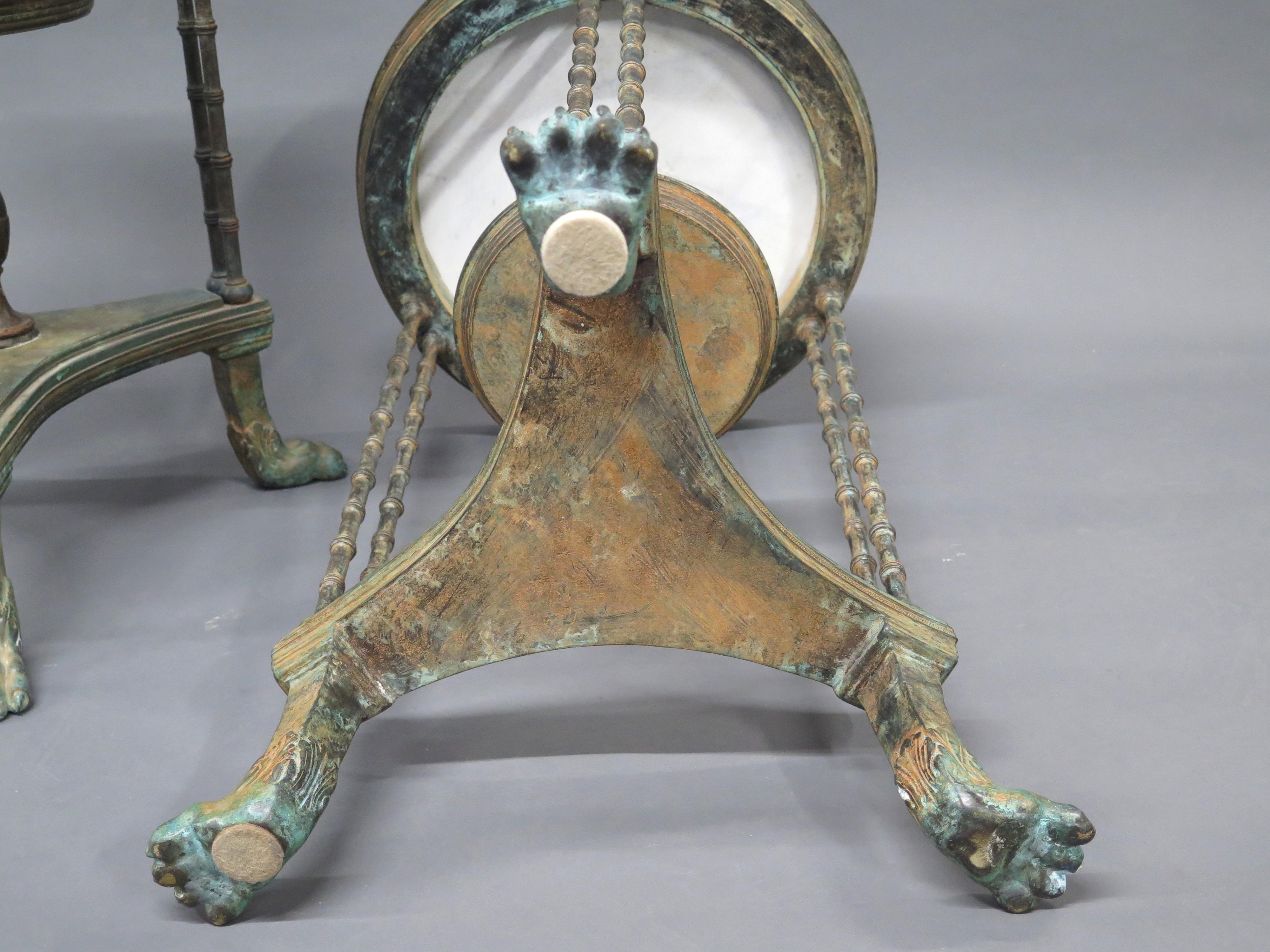 Paire de guéridons (tables) de style Louis XVI en bronze patiné en vente 6