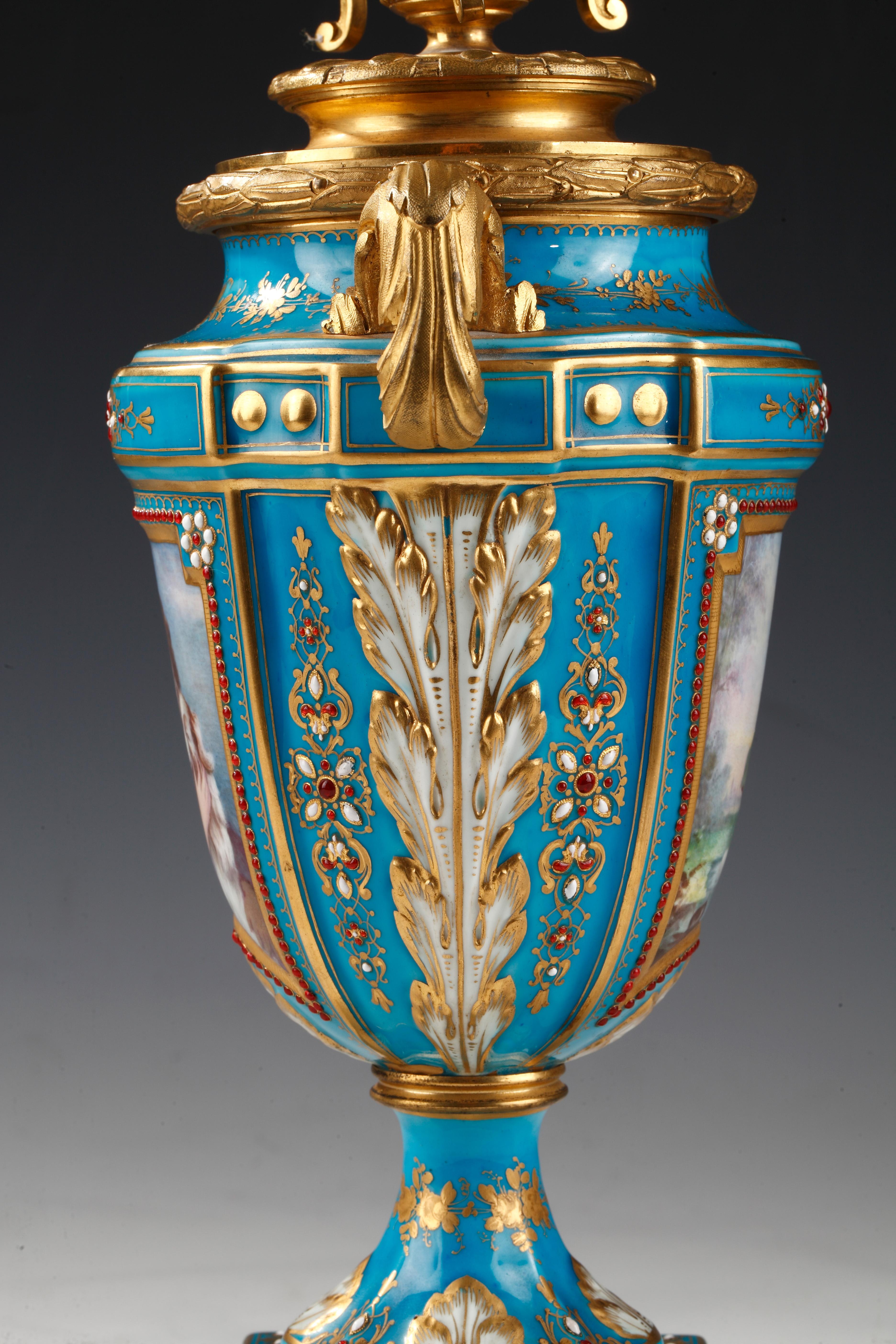 Pareja de jarrones candelabro de porcelana 