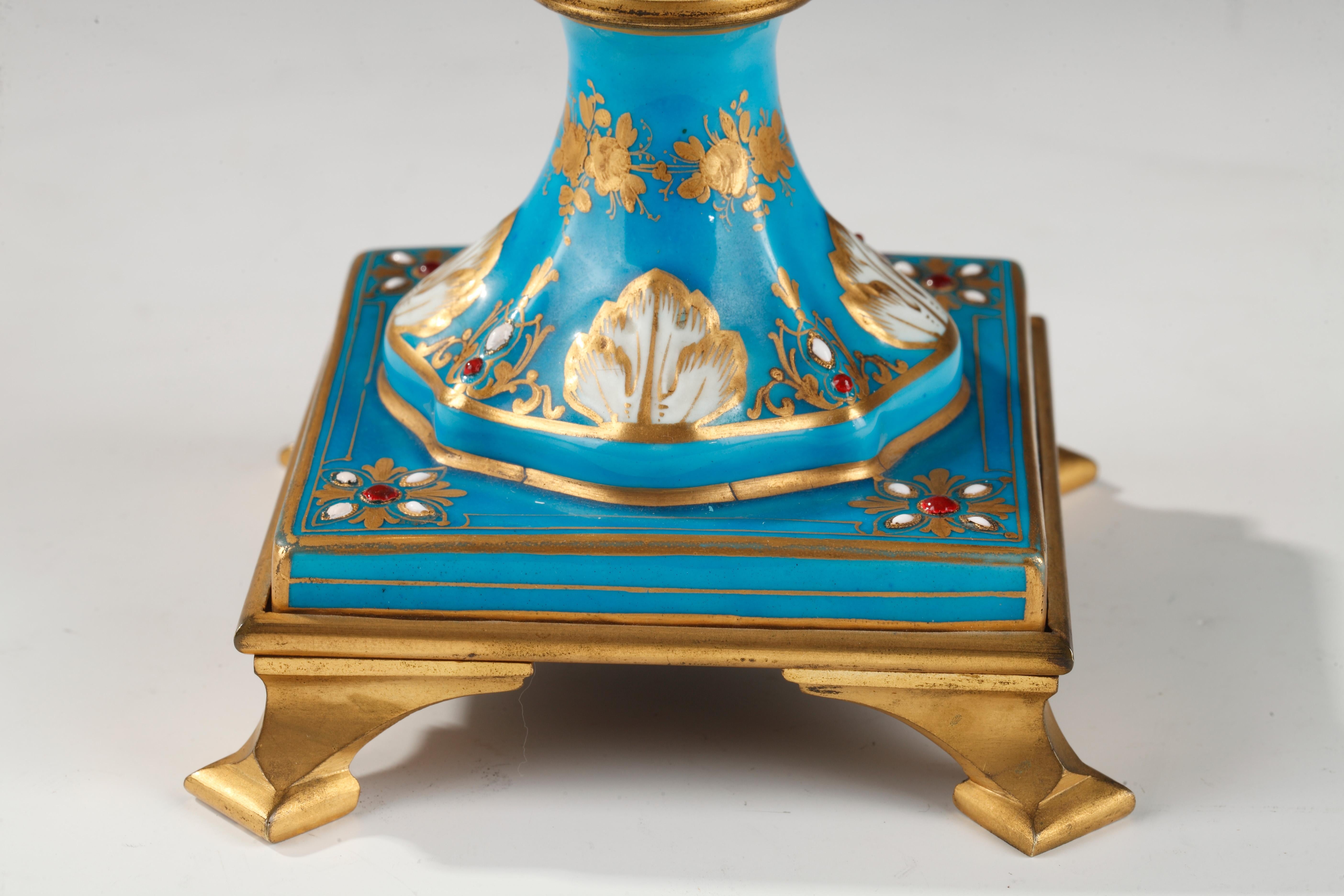 Pareja de jarrones candelabro de porcelana 