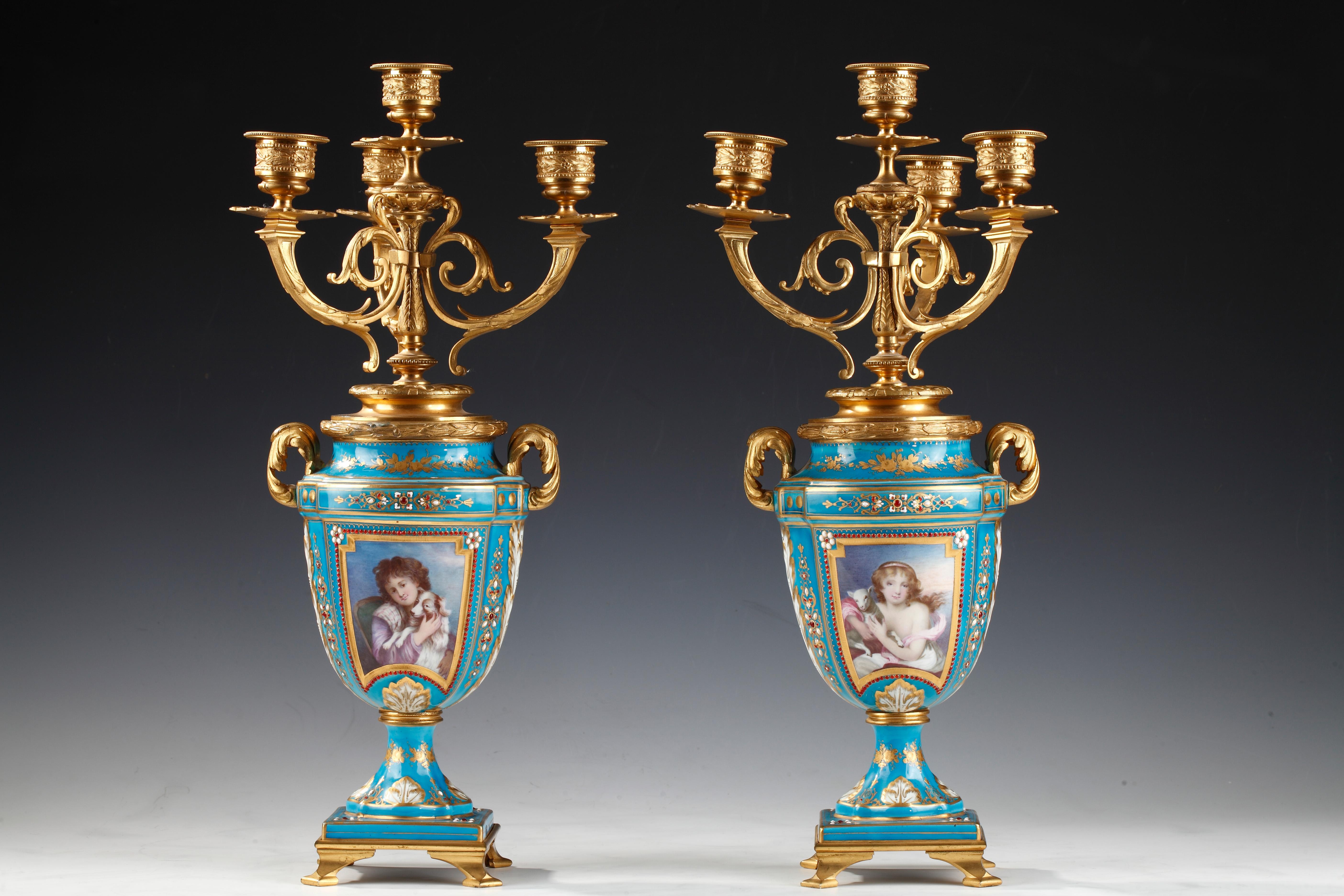 Pareja de jarrones candelabro de porcelana 