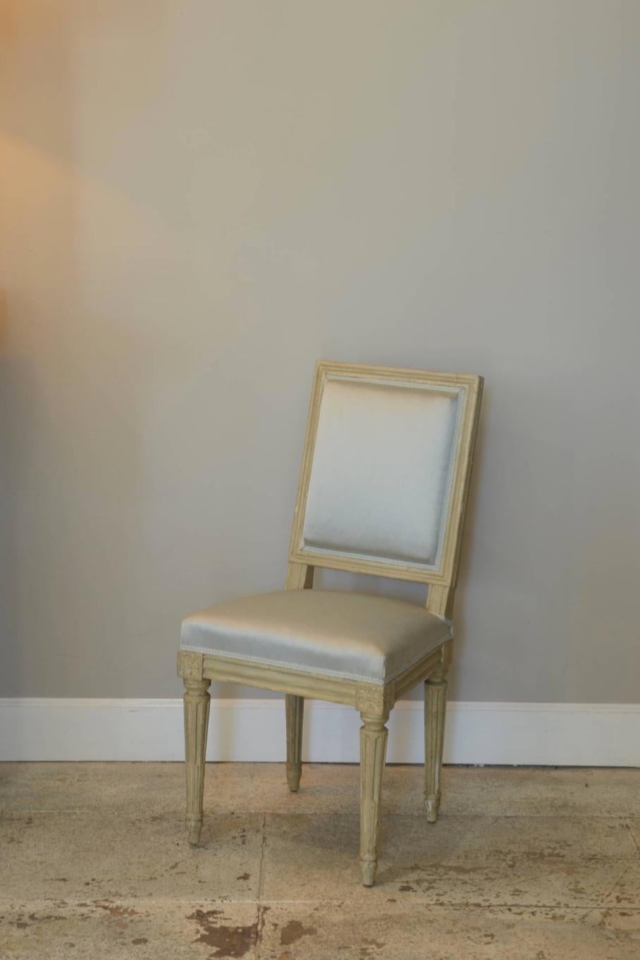Art déco Paire de chaises d'appoint de style Louis XVI par Armand-Albert Rateau en vente