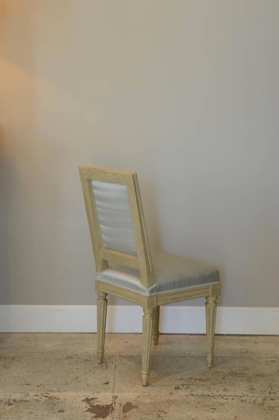 Paire de chaises d'appoint de style Louis XVI par Armand-Albert Rateau Bon état - En vente à Los Angeles, CA