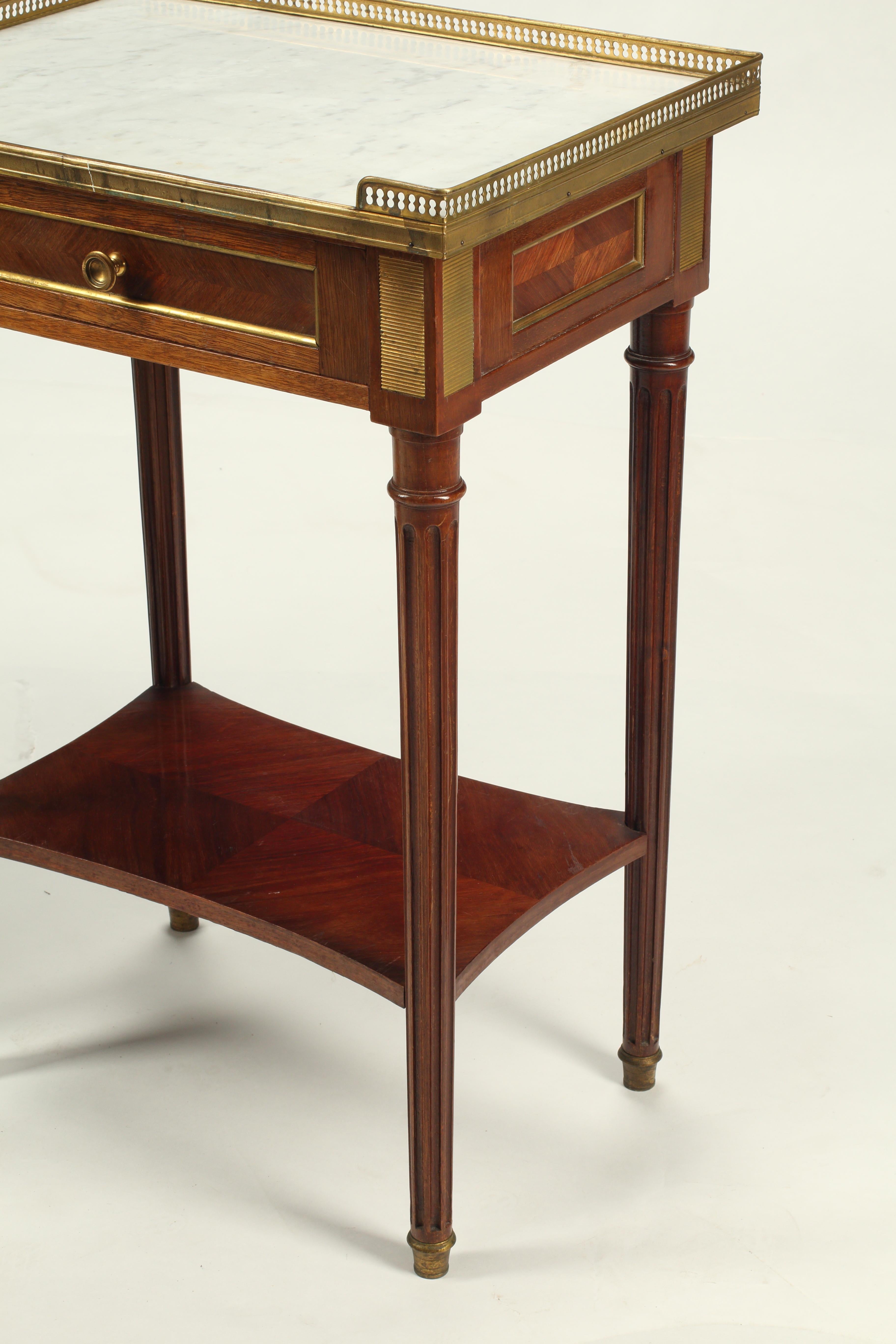 Beistelltische im Louis-XVI.-Stil, 19. Jahrhundert, französisch, Paar (Französisch) im Angebot