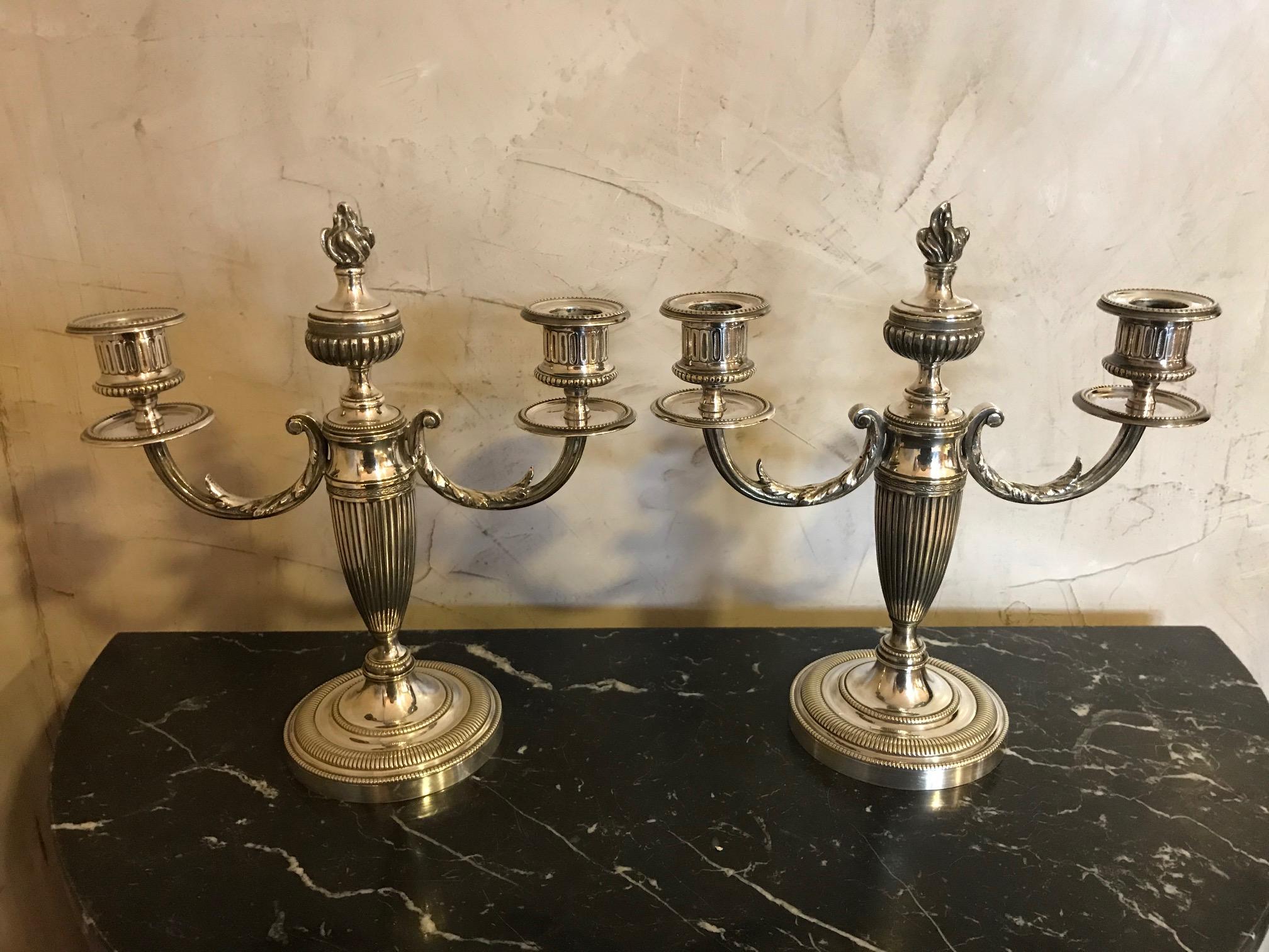 Beautiful pair of Louis XVI style silver plated candlesticks from the 1920s.
Two candleholder each. Flamme in the center.
Nice quality.
  
