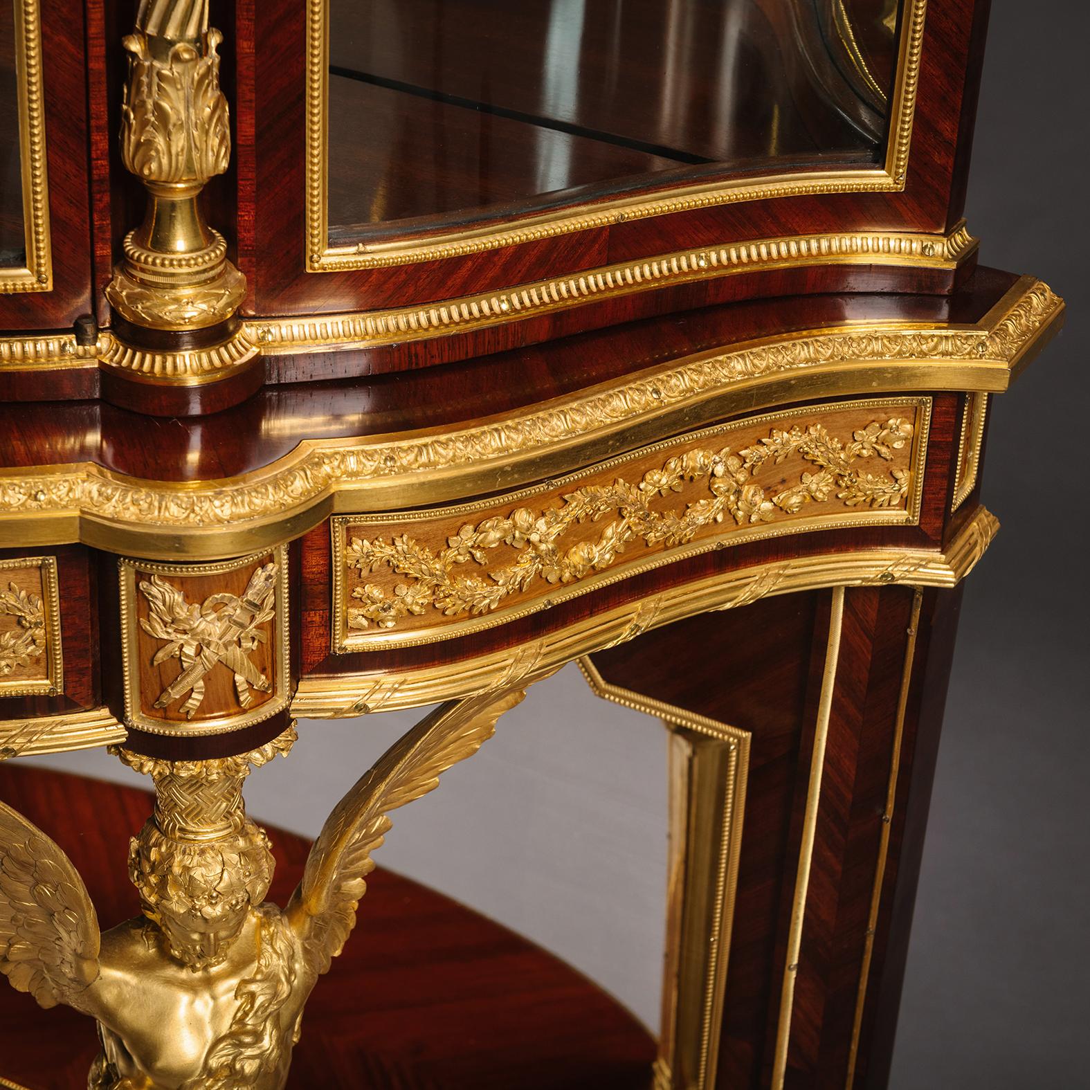 Coppia di armadi-vetrina in stile Luigi XVI, attribuiti a Henry Dasson in vendita 5
