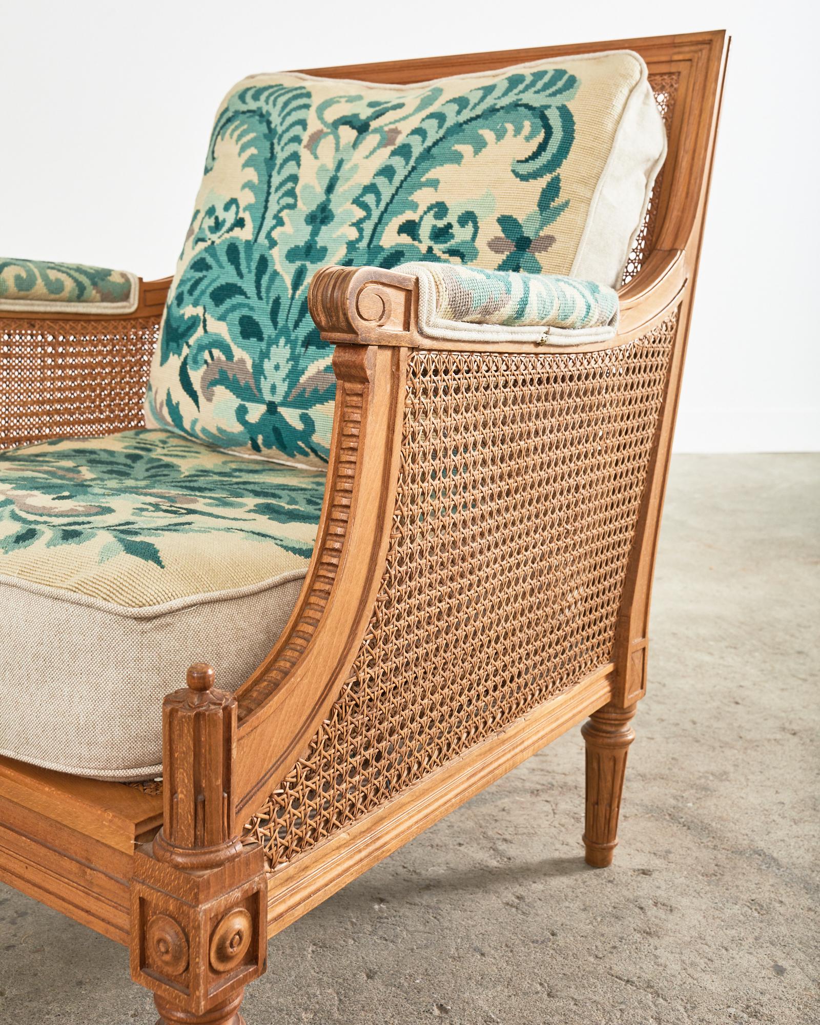 Paar Louis XVI Stil Nussbaum Caned Needlepoint Lounge Chairs im Angebot 9