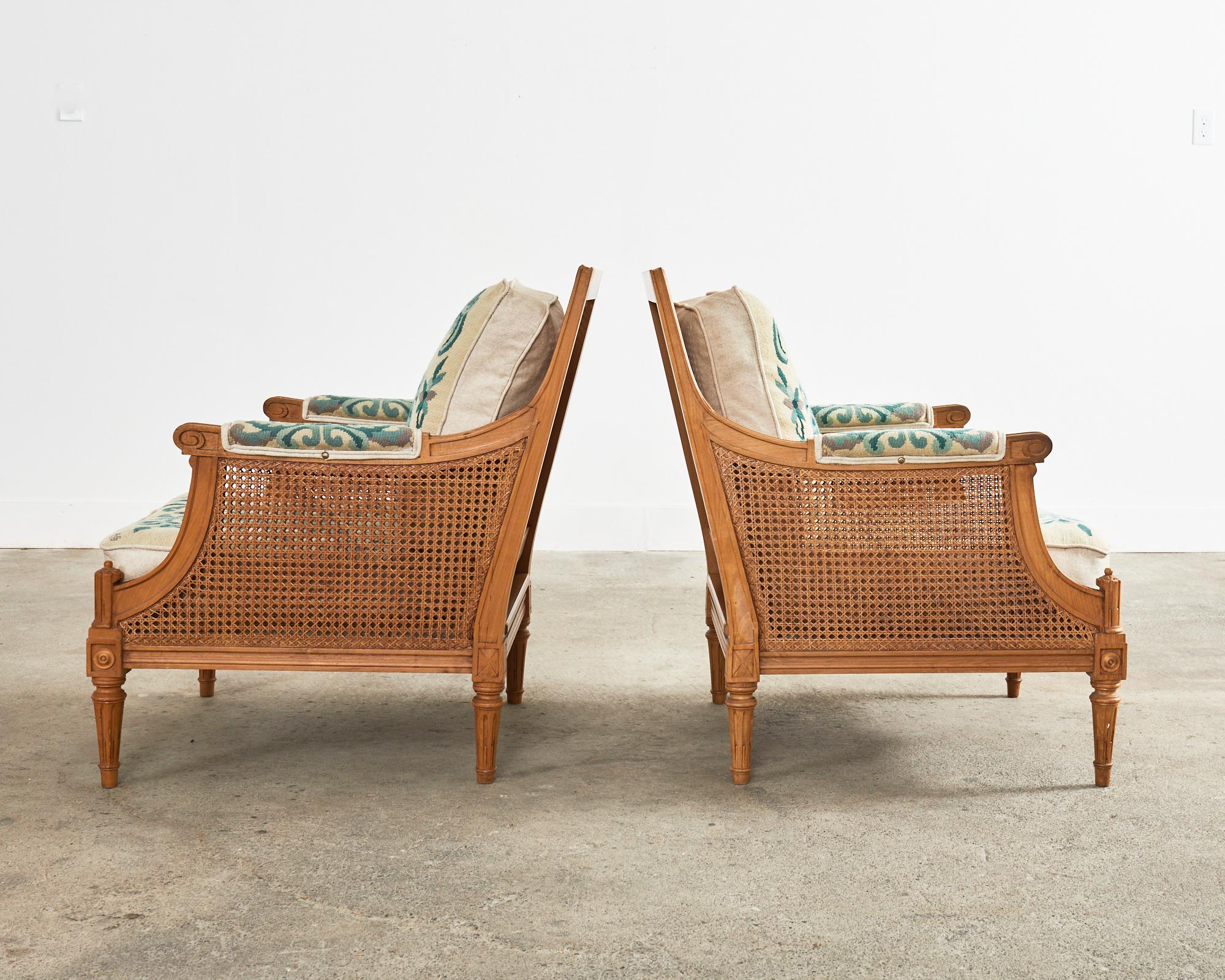 Paar Louis XVI Stil Nussbaum Caned Needlepoint Lounge Chairs im Angebot 1