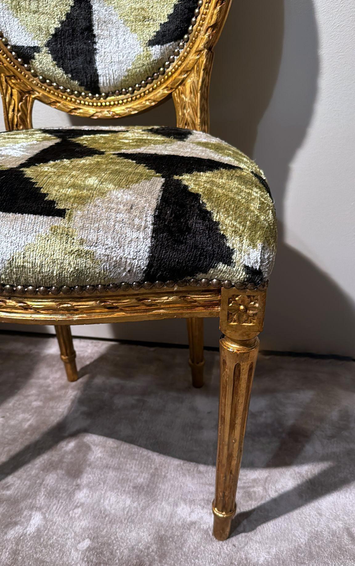 Pair Of Louis XVI-Style Wooden Chairs Gold Leaf Finish And Ikat Silk Velvet For Sale 13