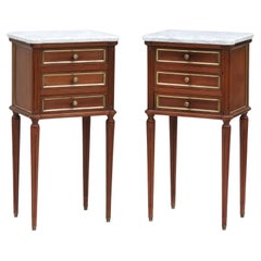 Paire de tables de chevet à trois tiroirs Louis XVI c1950 France