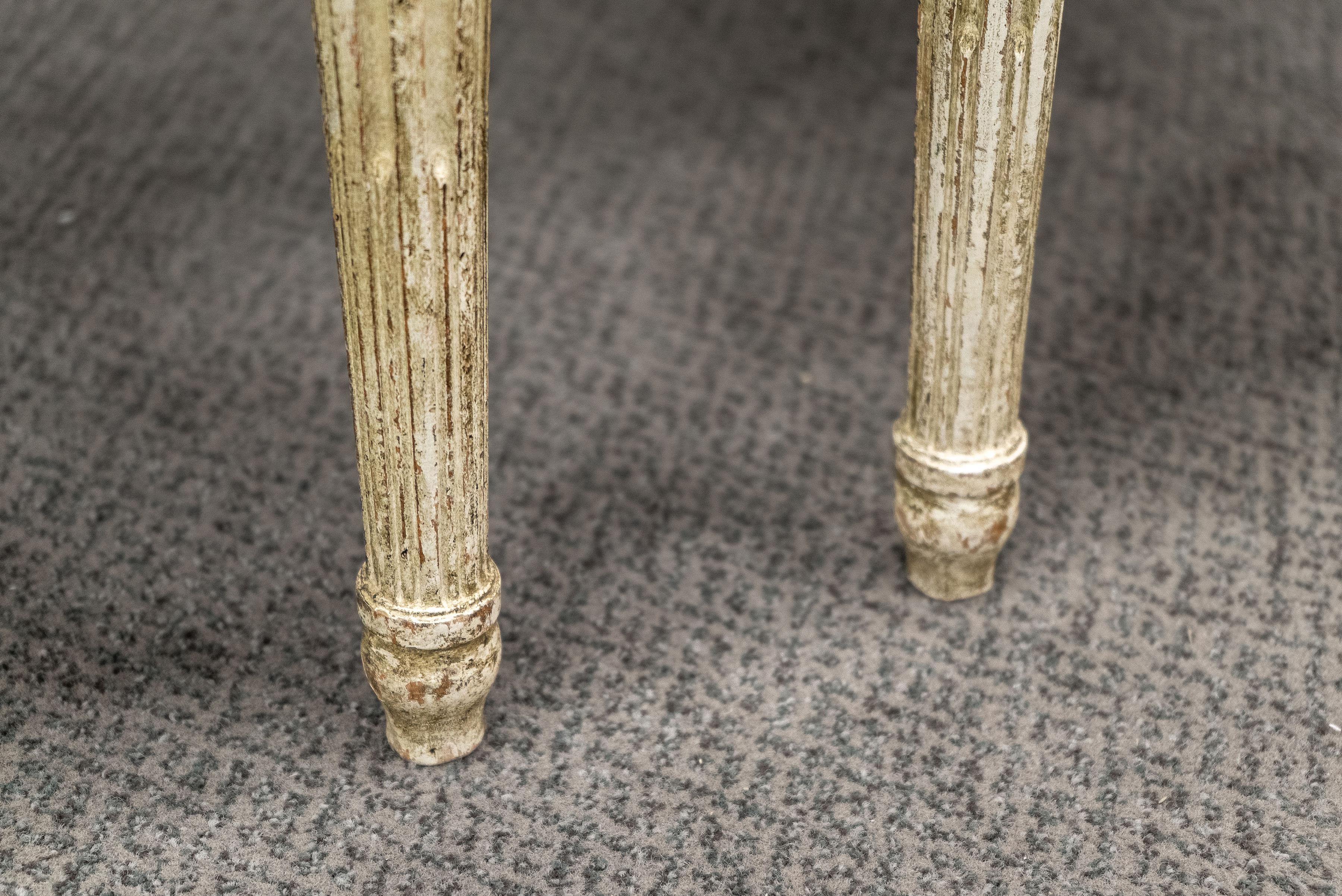Pair of Louix XVI End Chairs In Good Condition For Sale In Chicago, US