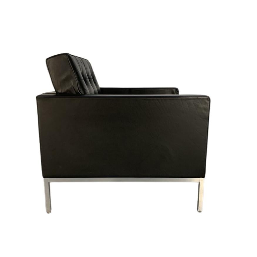 Paar Loungesessel aus schwarzem Leder von Florence Knoll für Knoll Studio im Zustand „Gut“ im Angebot in London, GB
