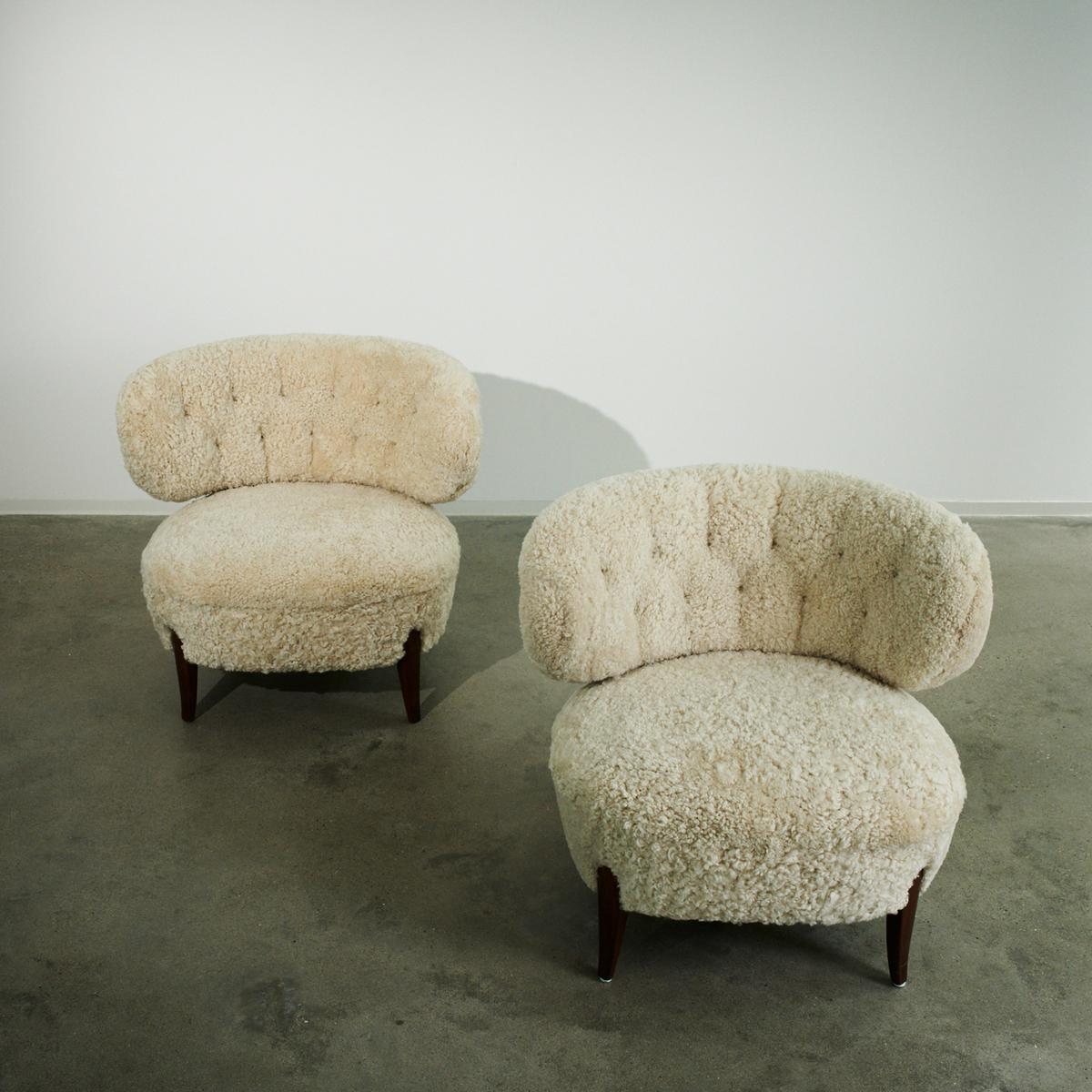 Pair of Lounge Armchairs in Wood and Sheepskin by Otto Schulz In Good Condition In Berlin, BE