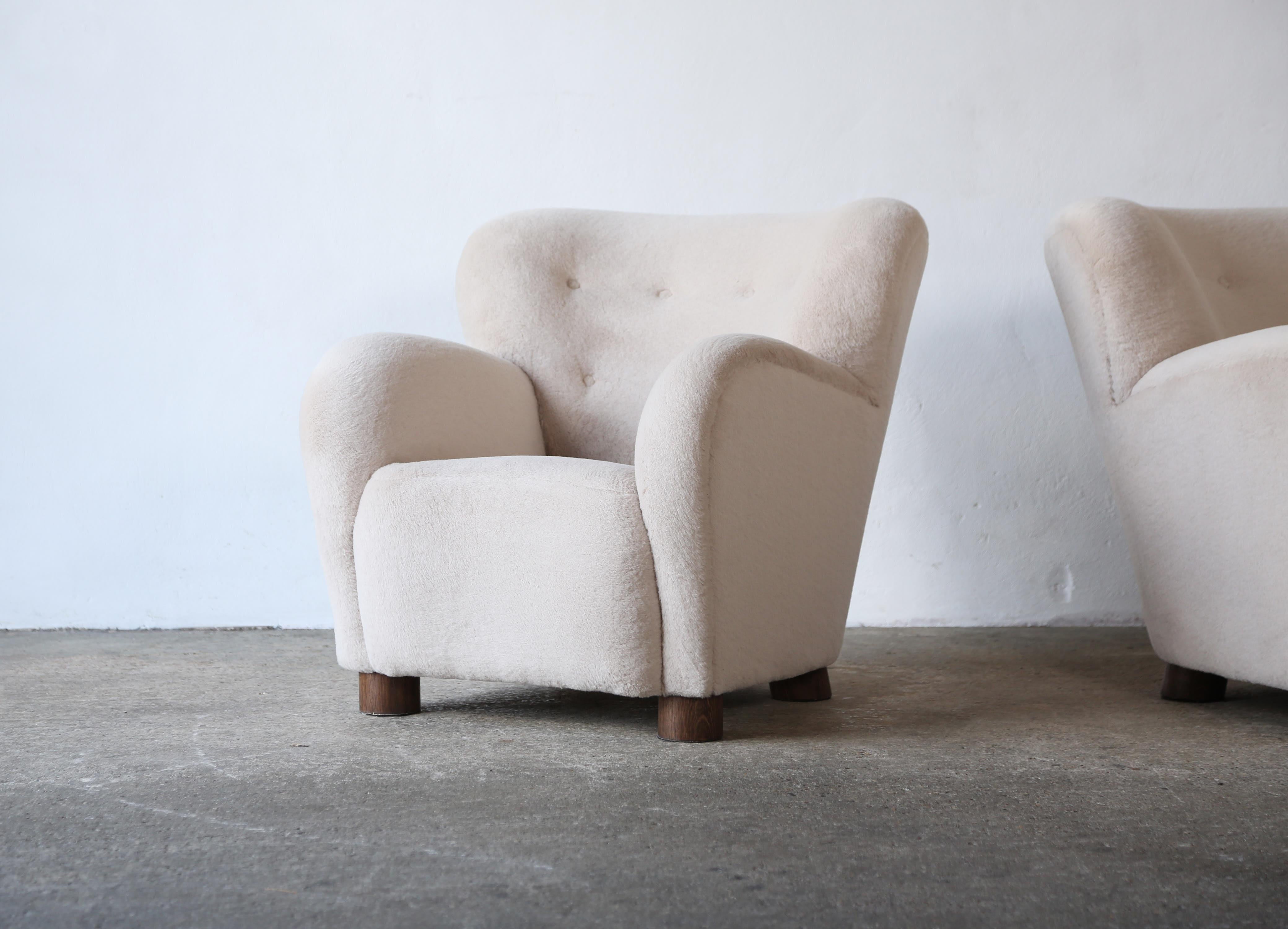 Paar Loungesessel, gepolstert mit reinem Alpaka (Britisch) im Angebot
